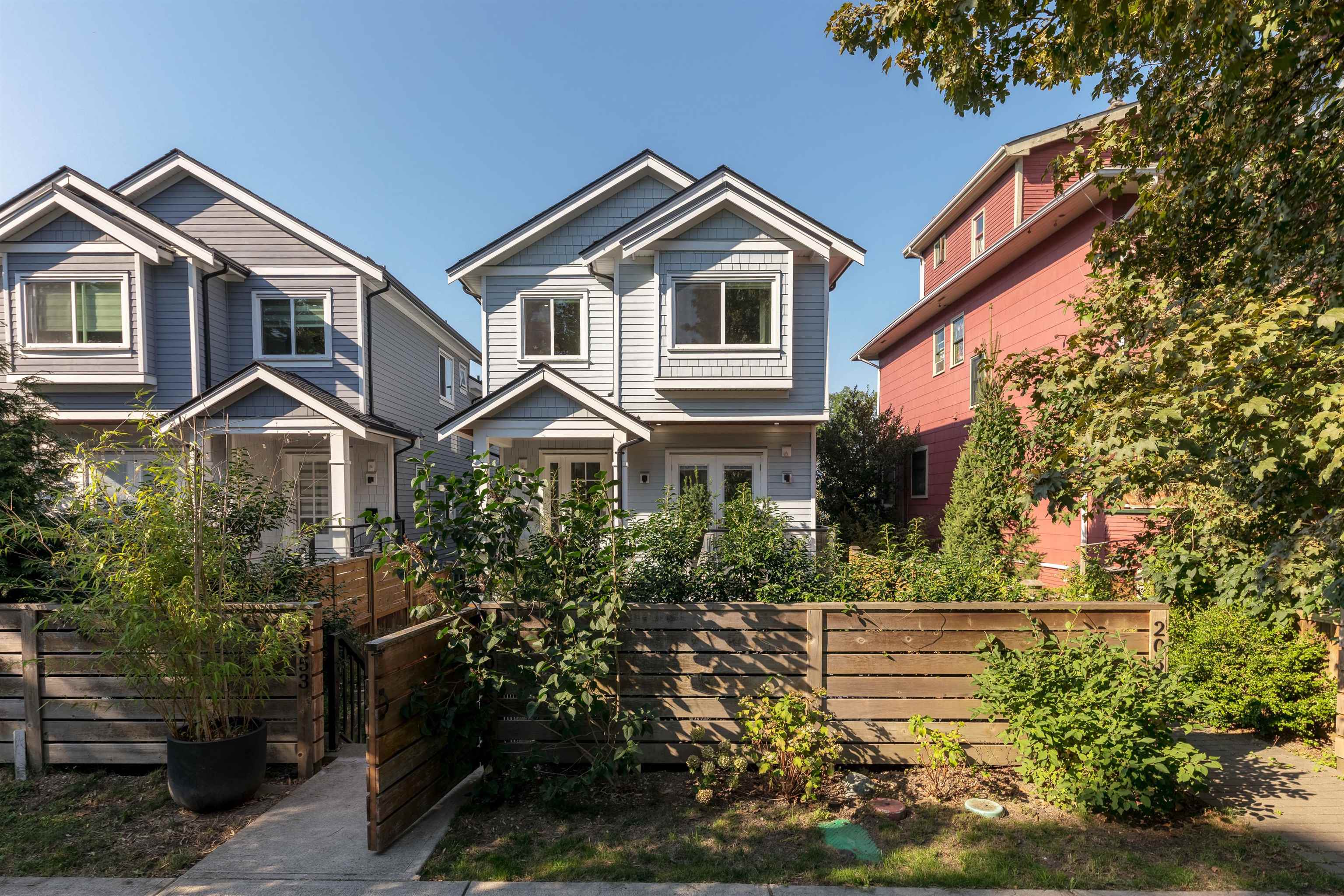 2055 VENABLES STREET, Vancouver BC V5L 2J1, R3040893, BC,