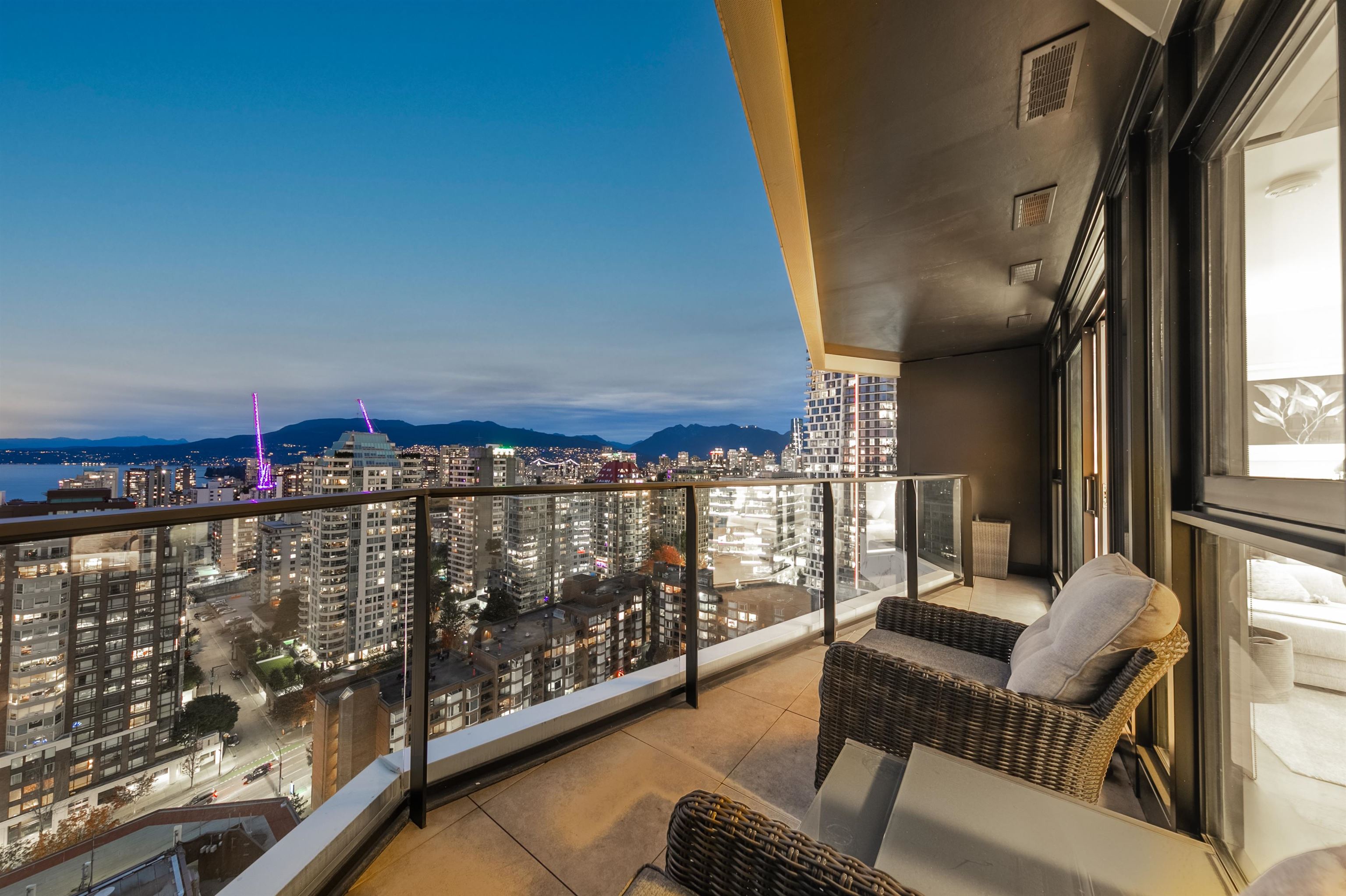 2404 889 PACIFIC STREET, R3040959, BC,