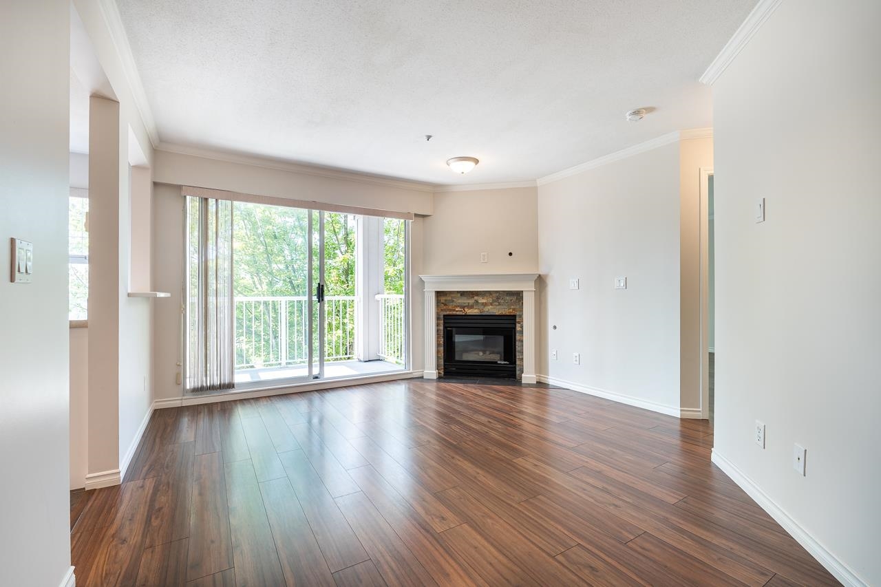 302 135 ELEVENTH STREET, R3041014, BC,