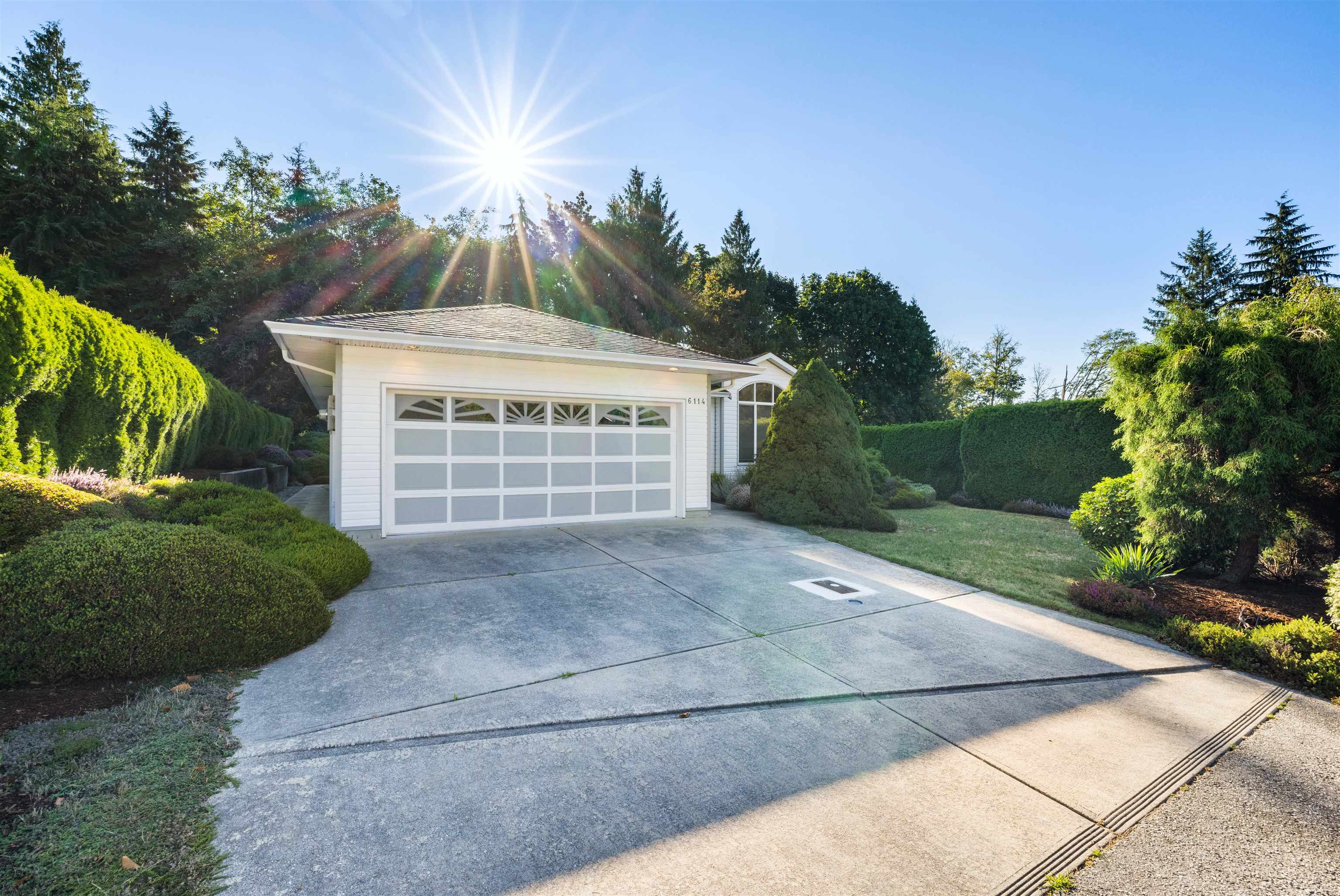 6114 S GALE AVENUE, Sechelt BC V7Z 0P9, R3041421, BC,