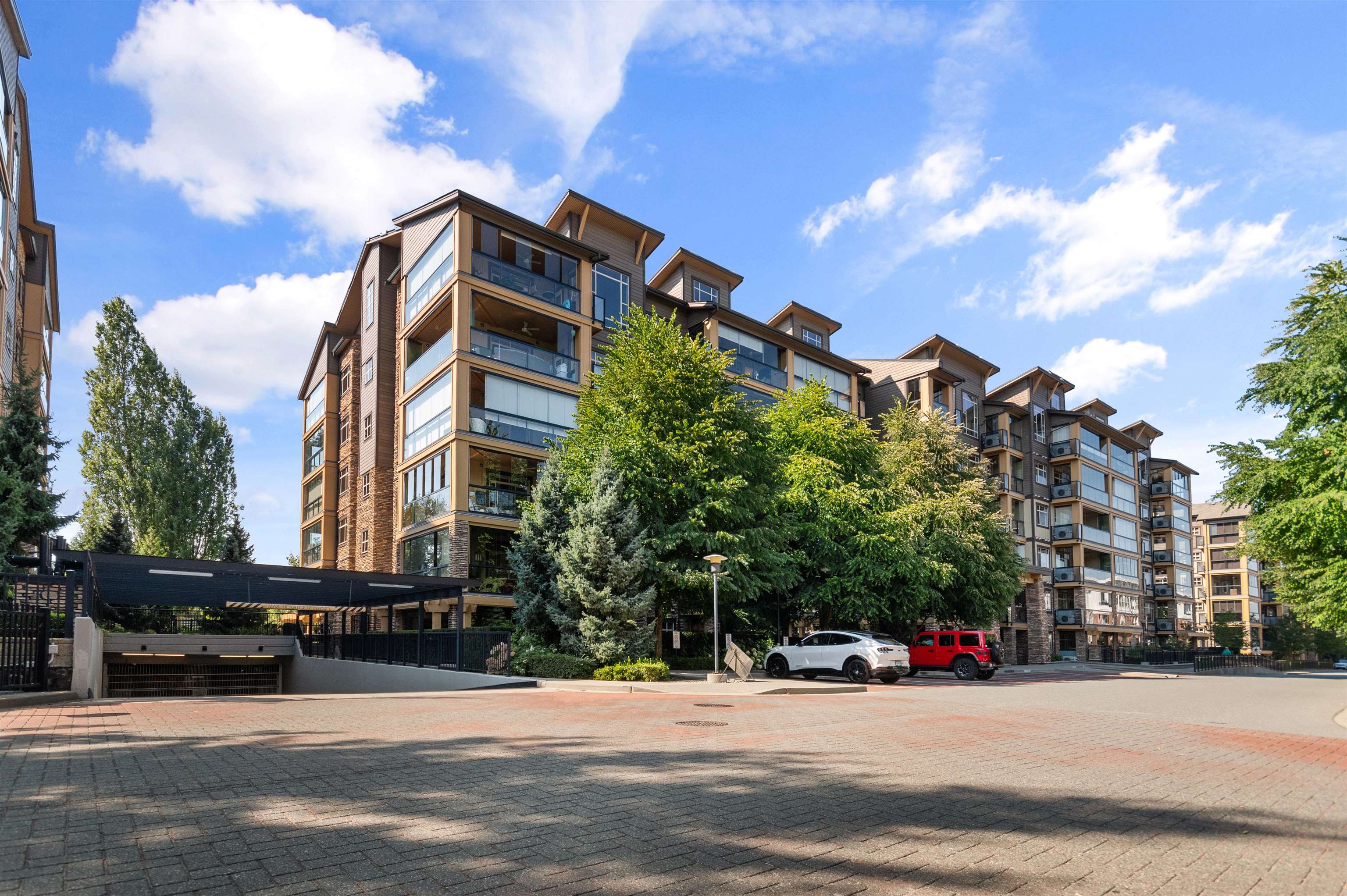 327 8067 207 AVENUE, R3041581, BC,
