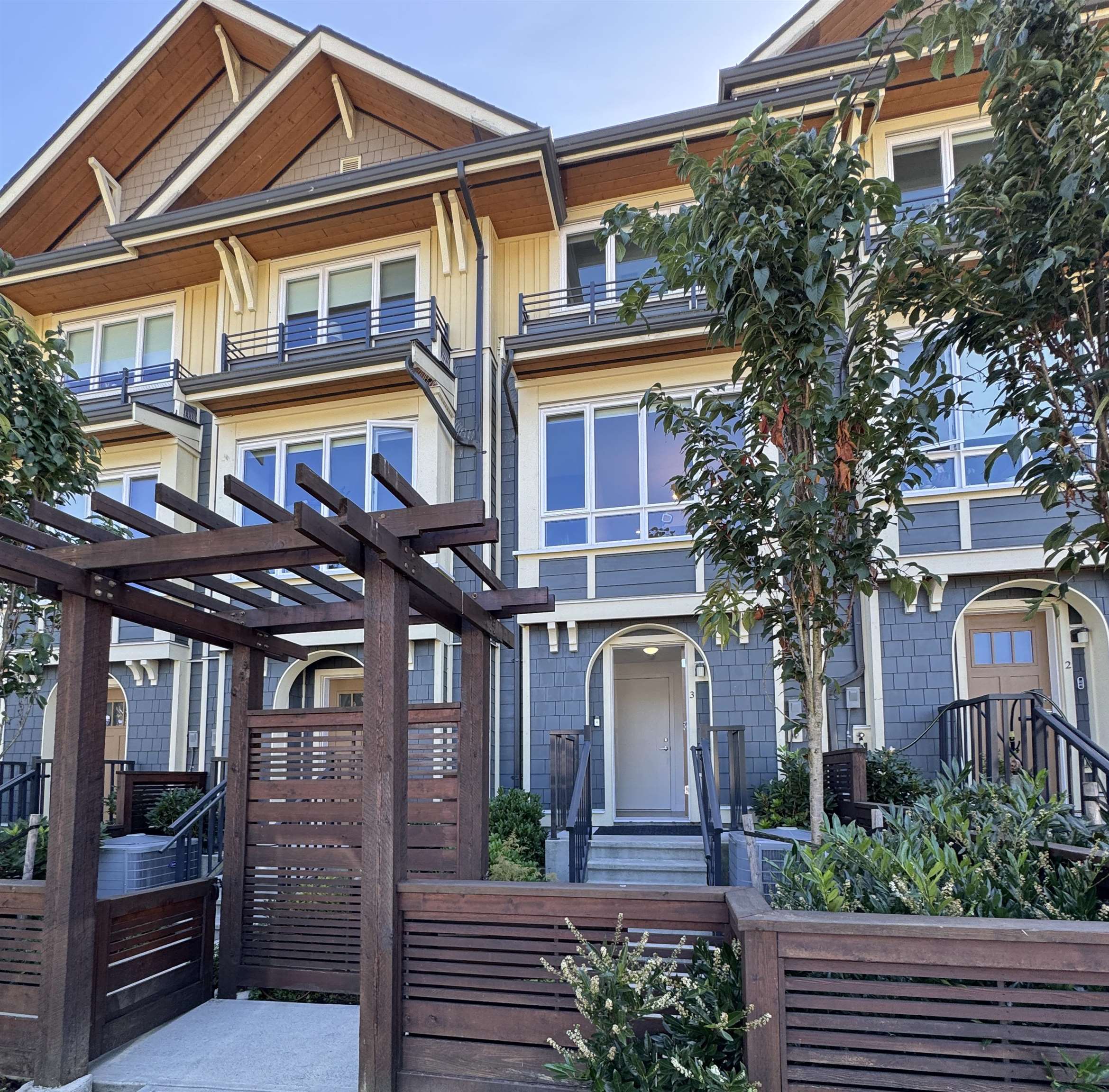 3 3868 NORFOLK STREET, R3041619, BC,