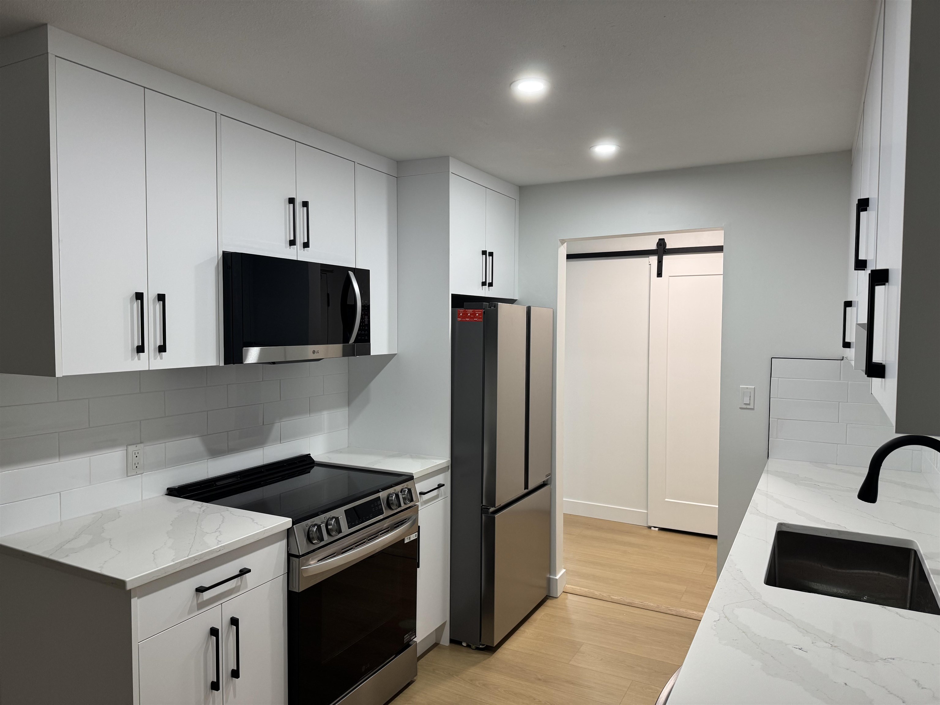 201 2567 VICTORIA STREET, R3041792, BC,