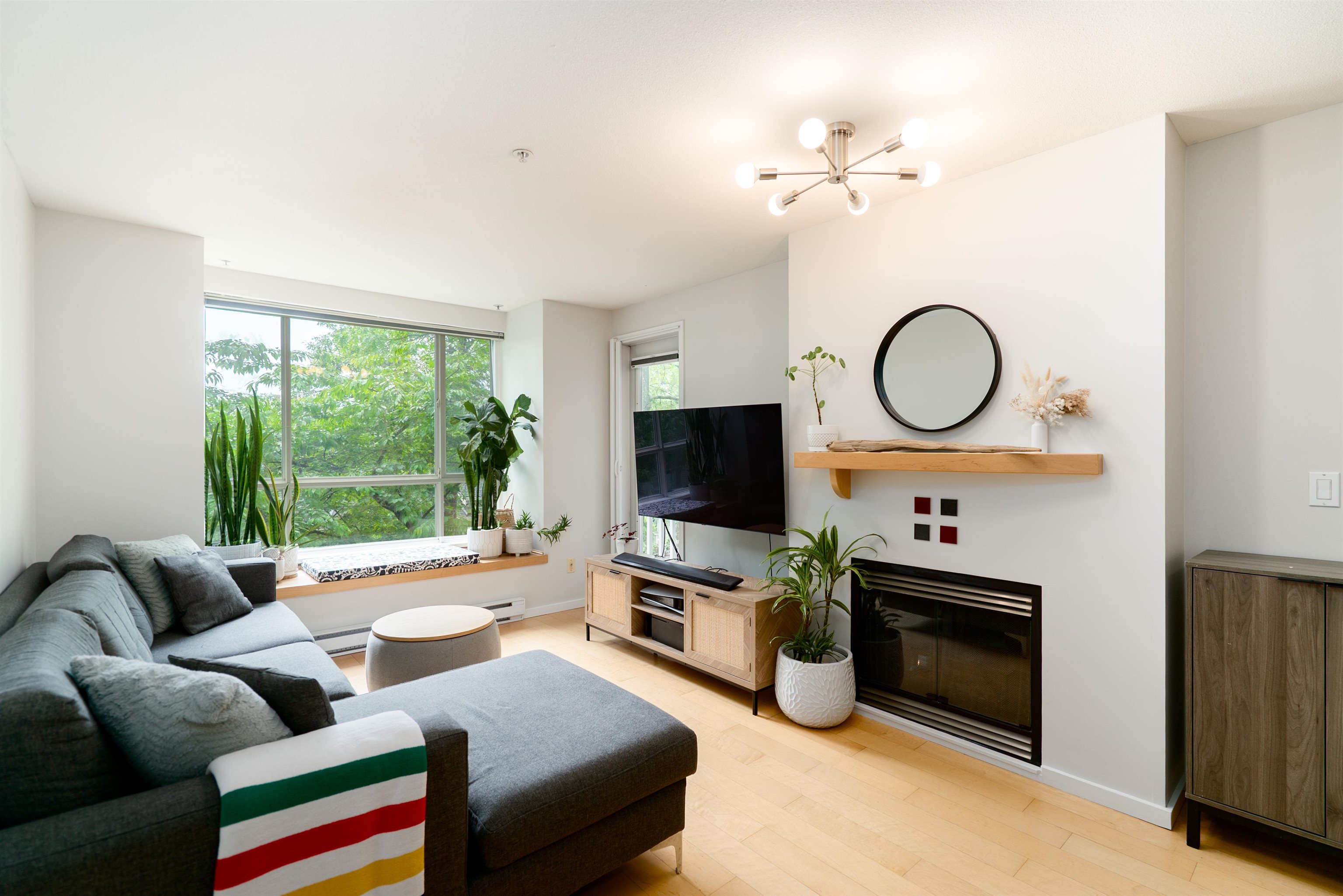 202 6833 VILLAGE GREEN, R3041888, BC,