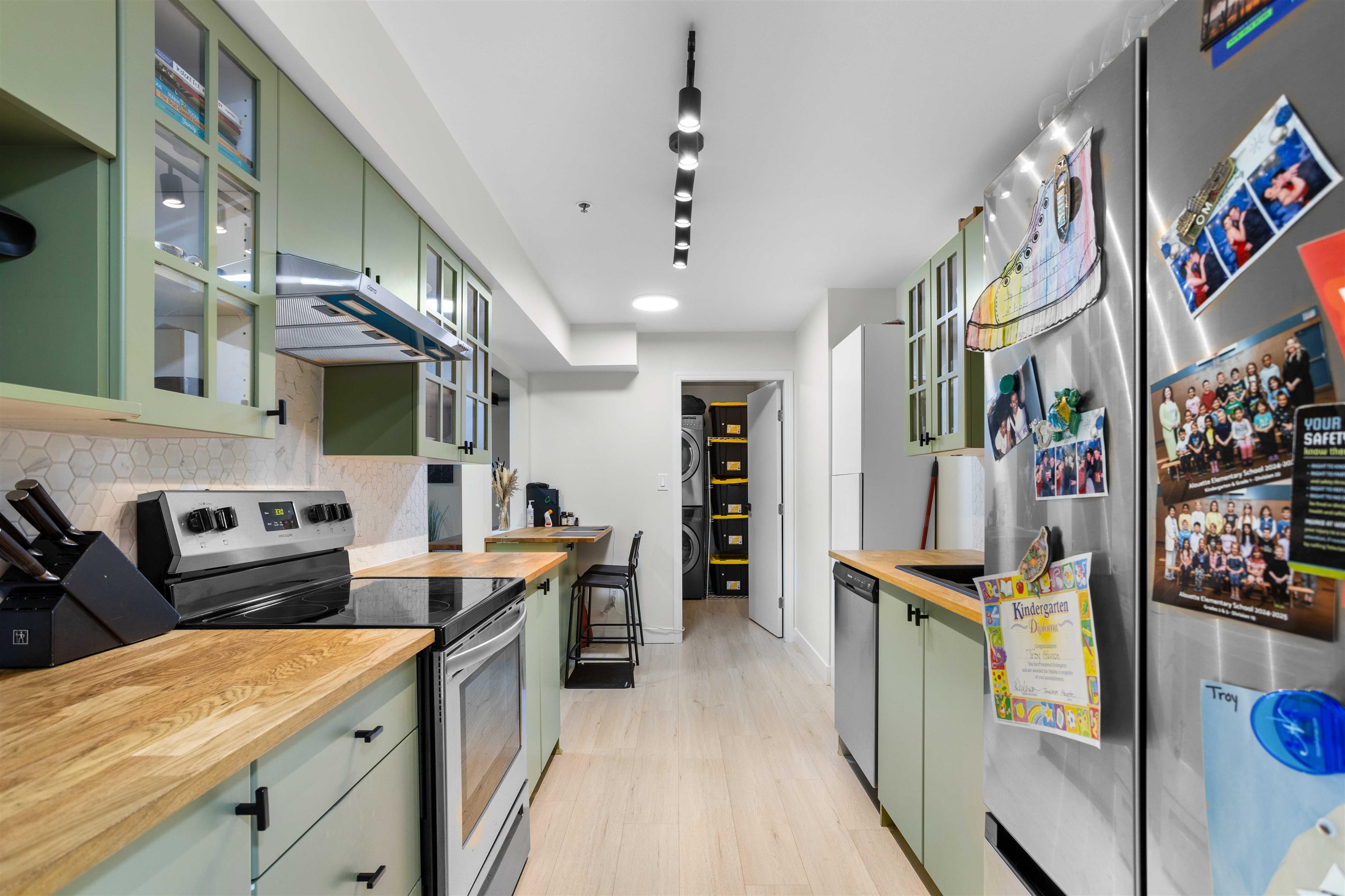 201 22351 ST. ANNE AVENUE, R3041899, BC,
