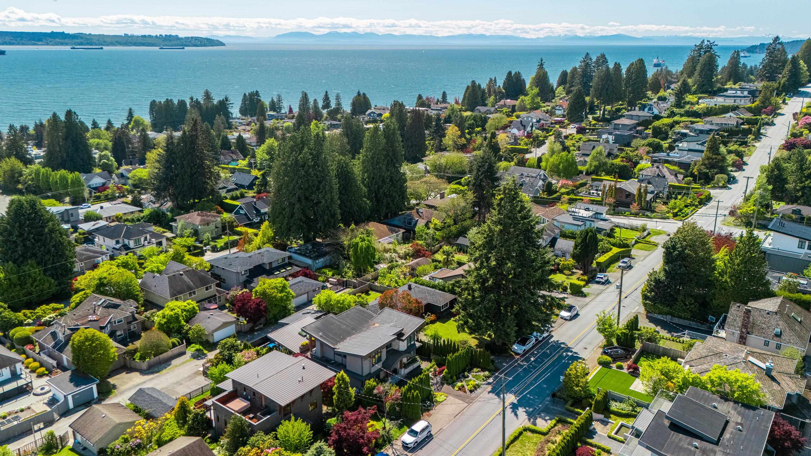 2460 MATHERS AVENUE, West Vancouver BC V7V 2H8, R3041919, BC,