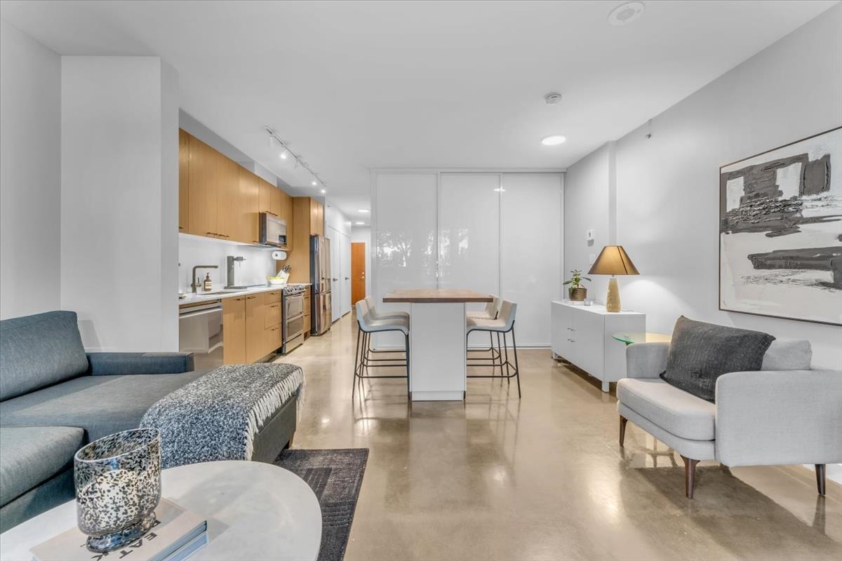 210 221 UNION STREET, R3042096, BC,