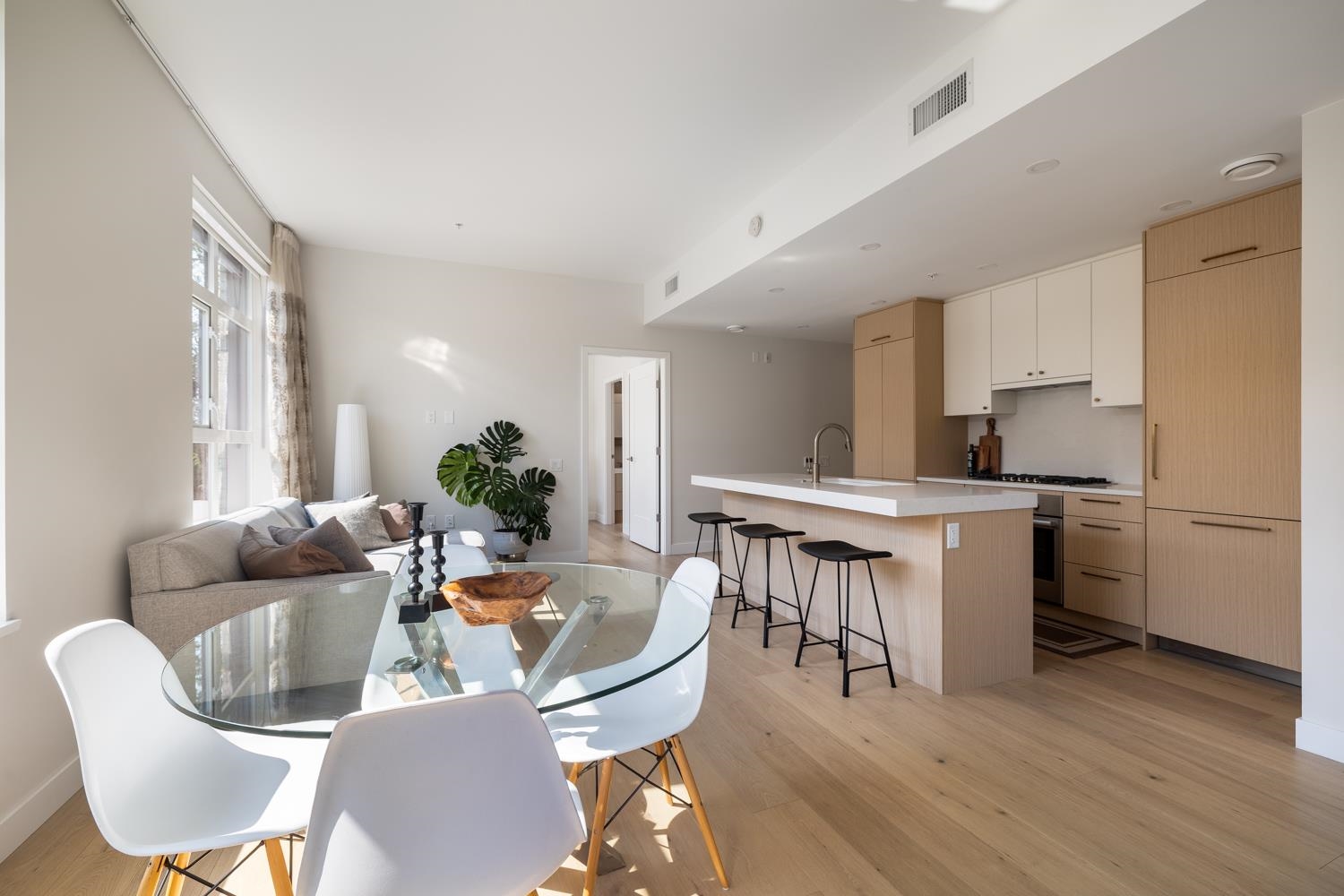207 5007 ASH STREET, R3042099, BC,