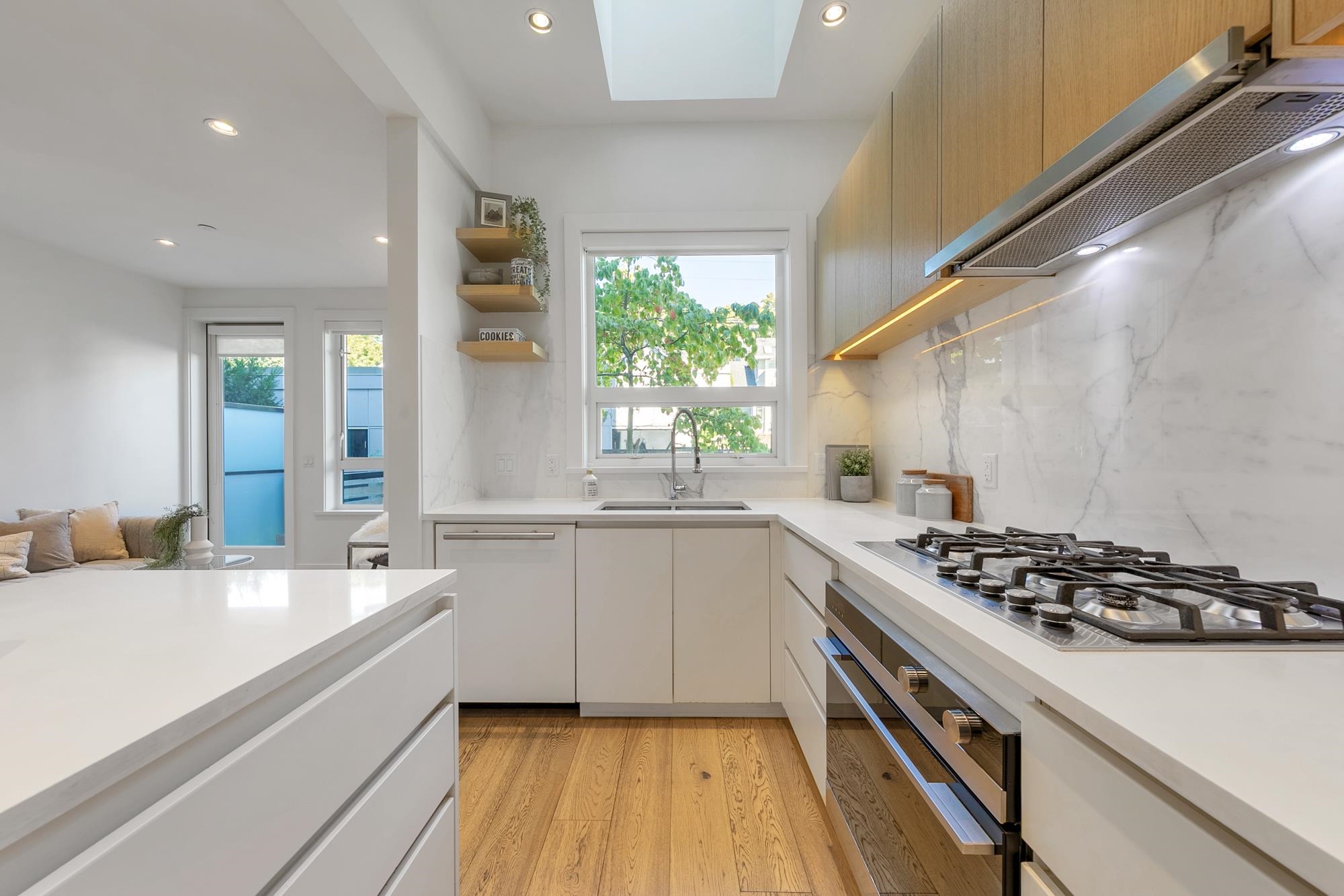 2431 W BROADWAY STREET, Vancouver BC V6K 2E8, R3042590, BC,