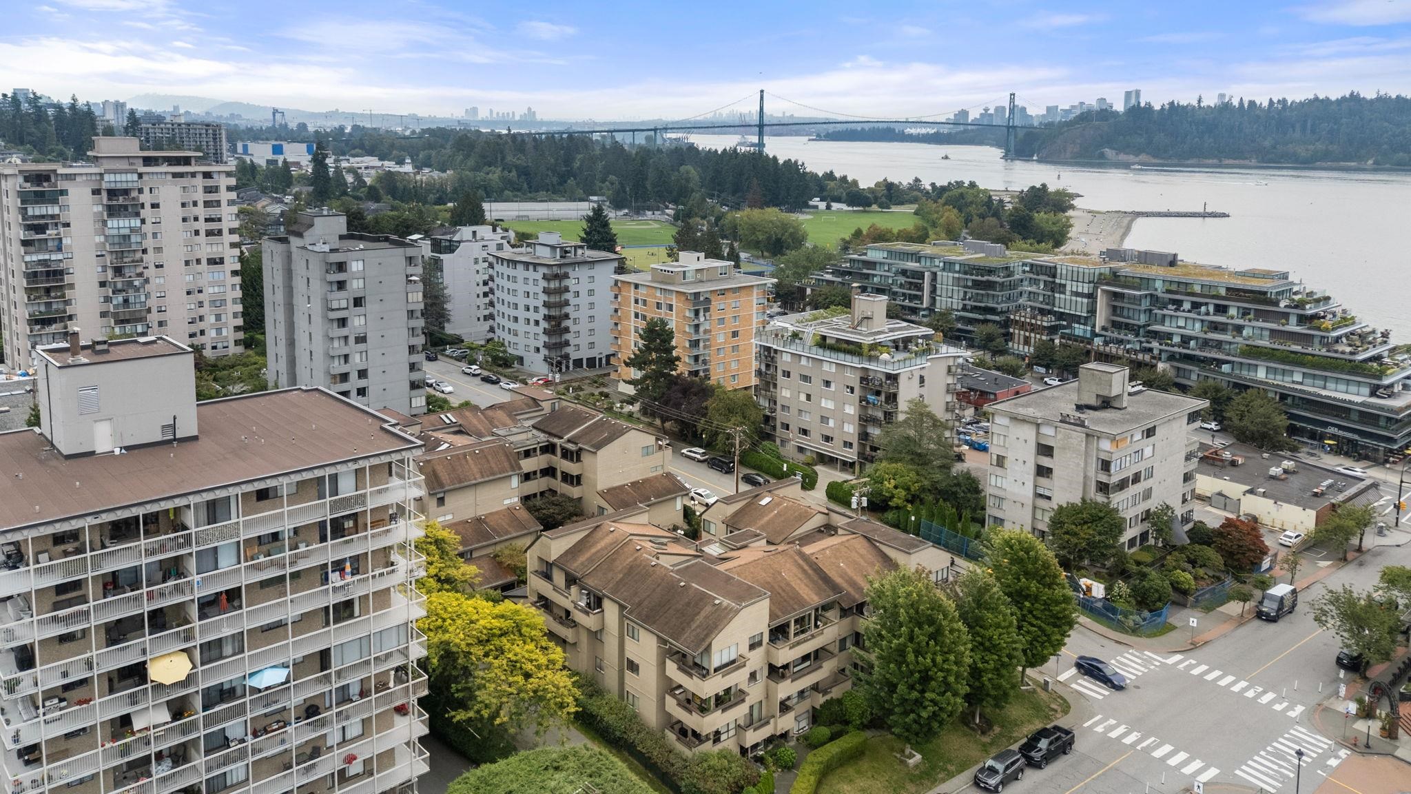 206 1363 CLYDE AVENUE, R3042605, BC,