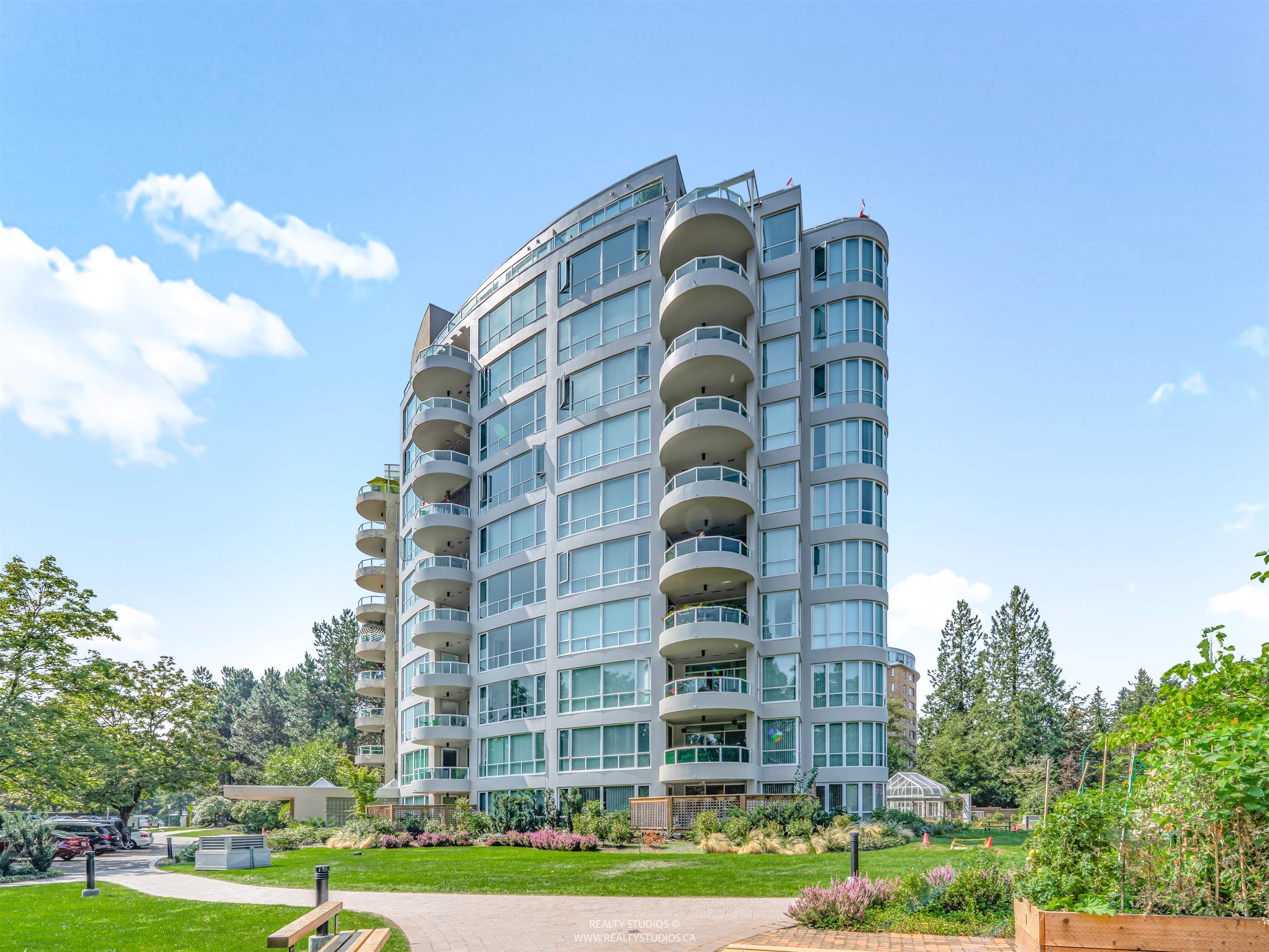 406 995 ROCHE POINT DRIVE, R3042651, BC,