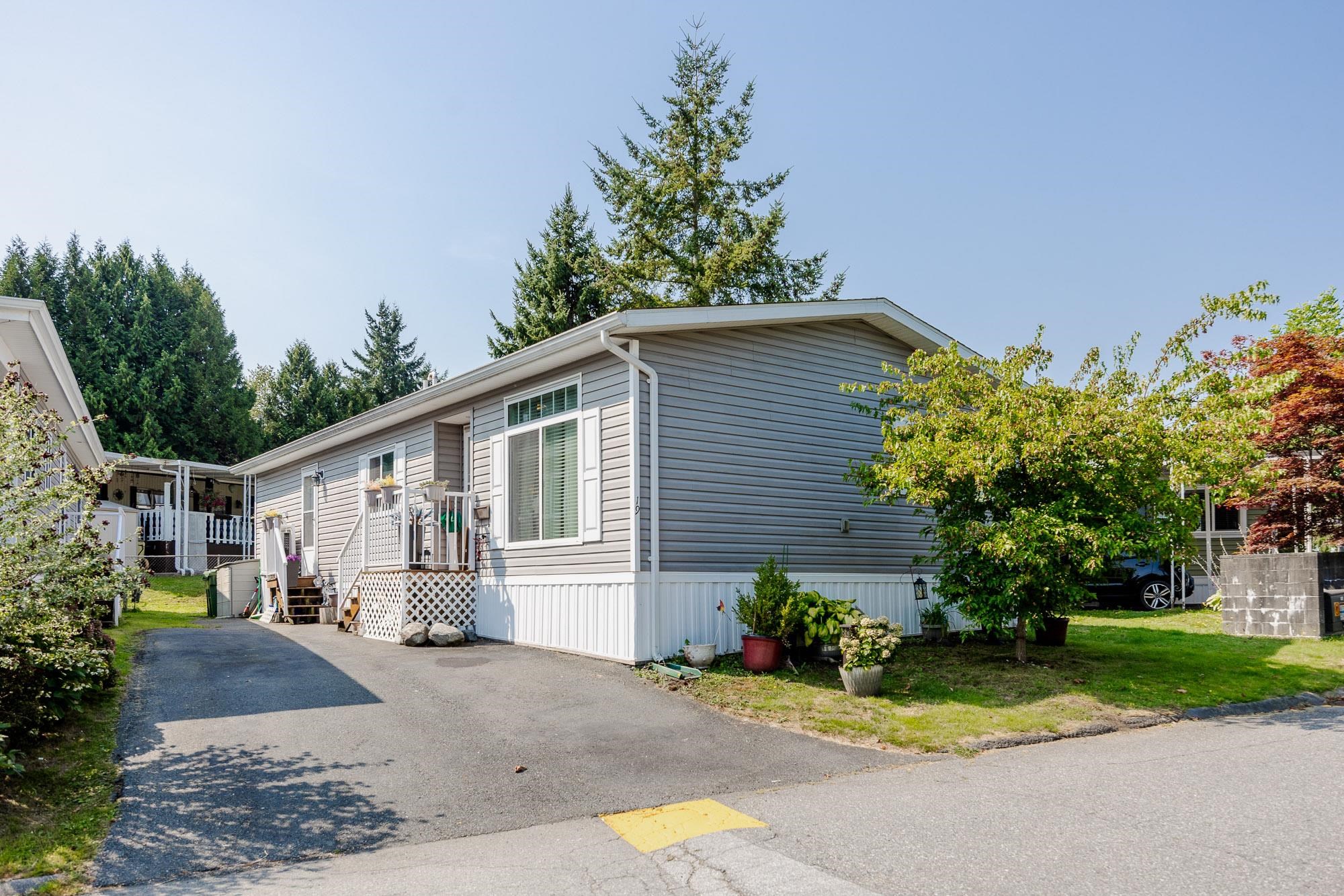 19 8220 KING GEORGE BOULEVARD, R3042735, BC,