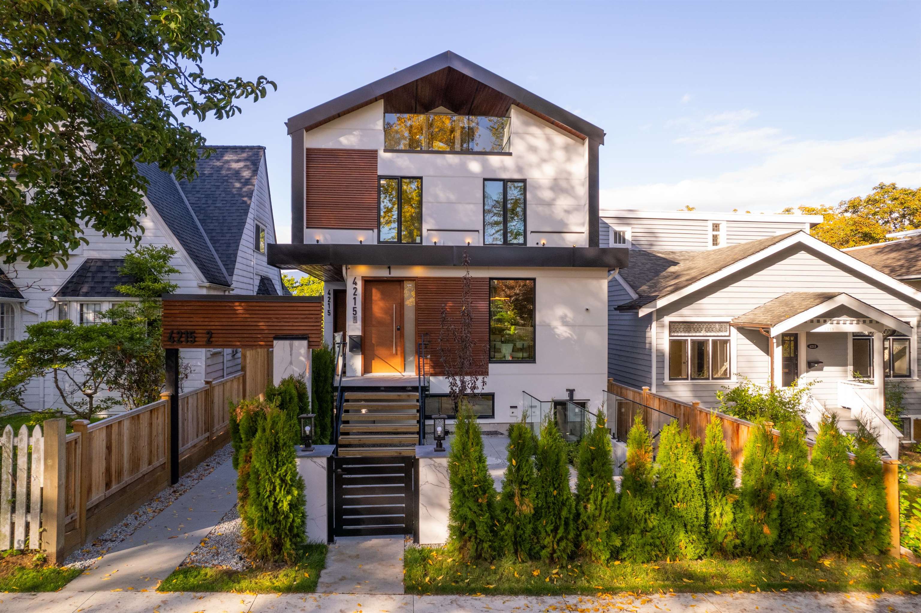 1 4215 13TH AVENUE, R3042791, BC,