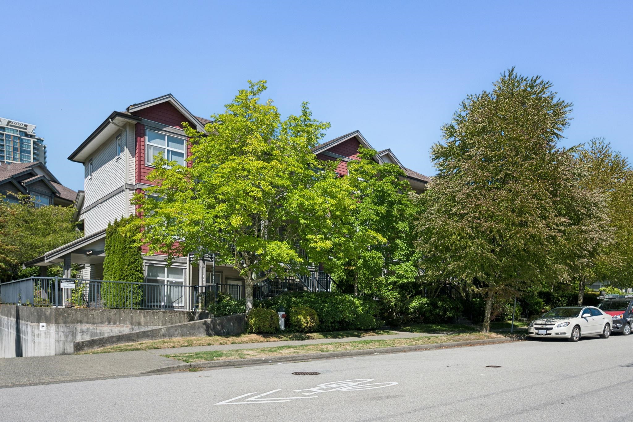 122 7333 16TH AVENUE, R3042868, BC,