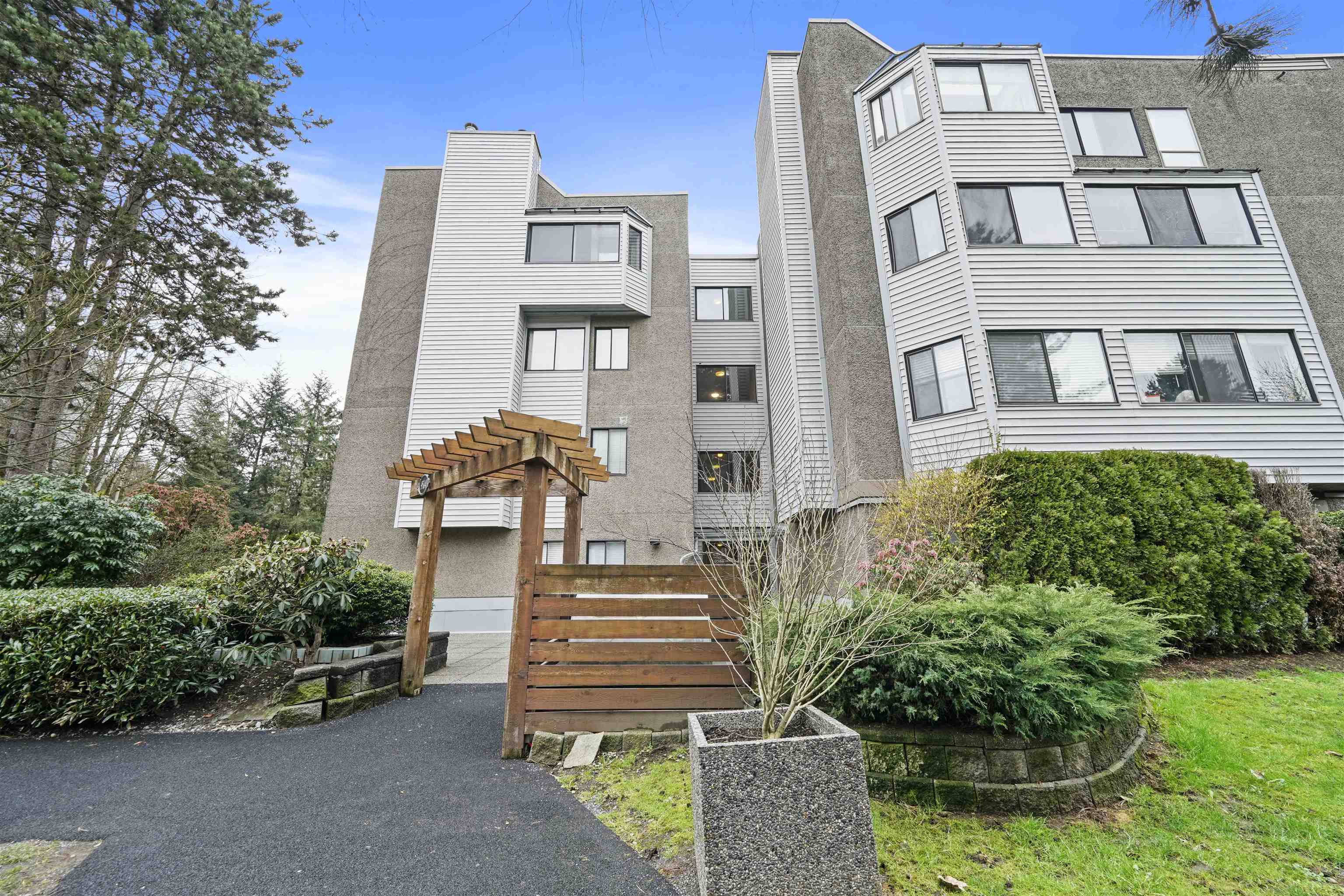 203 9584 MANCHESTER DRIVE, R3043237, BC,