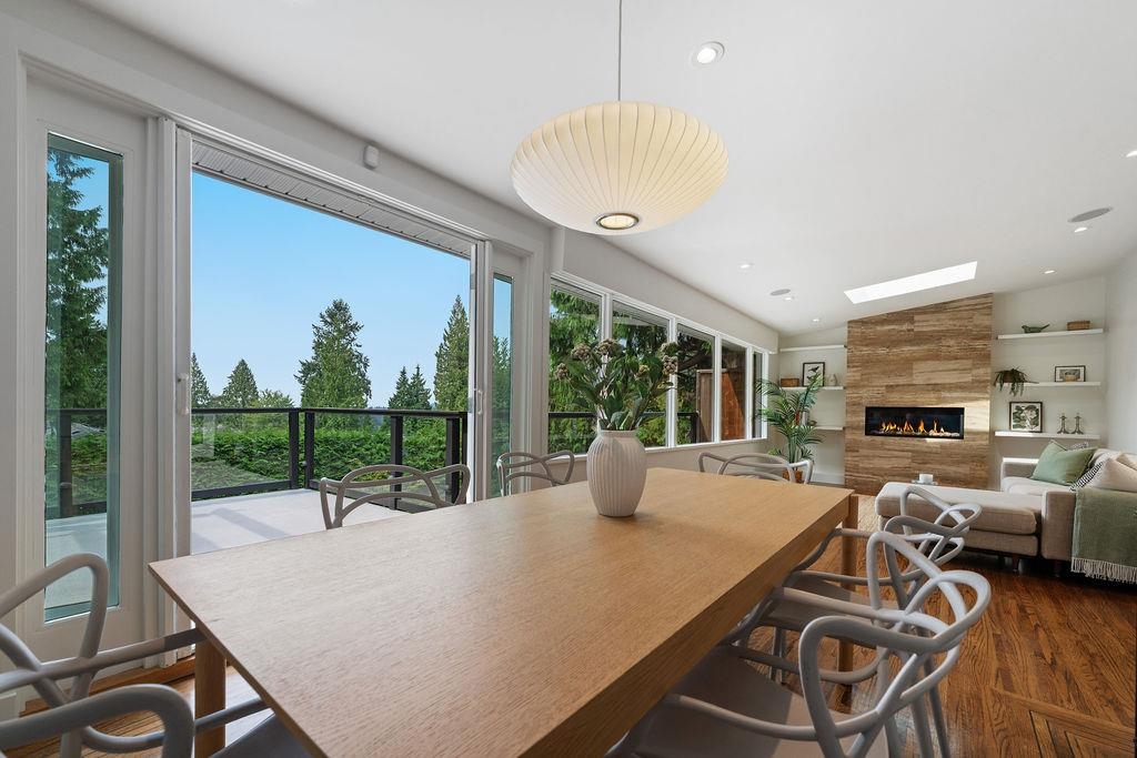 727 CRYSTAL COURT, North Vancouver BC V7R 2B6, R3043334, BC,