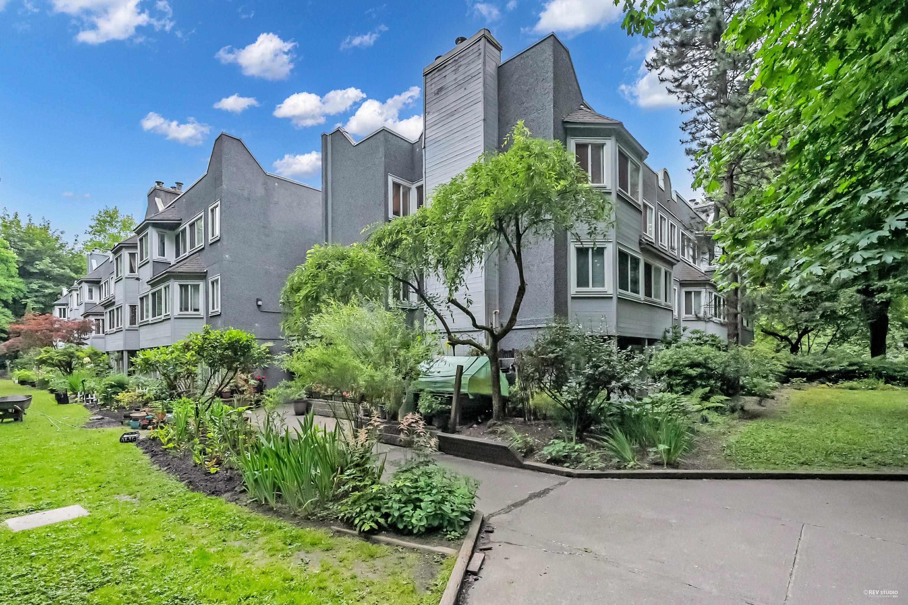 303 9880 MANCHESTER DRIVE, R3043617, BC,