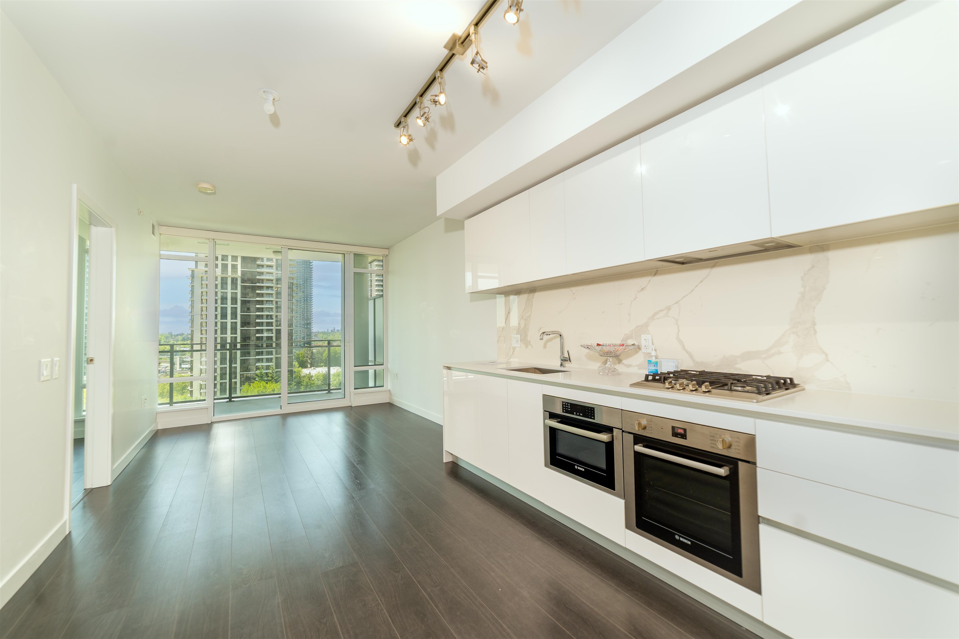 801 2085 SKYLINE COURT, R3043638, BC,