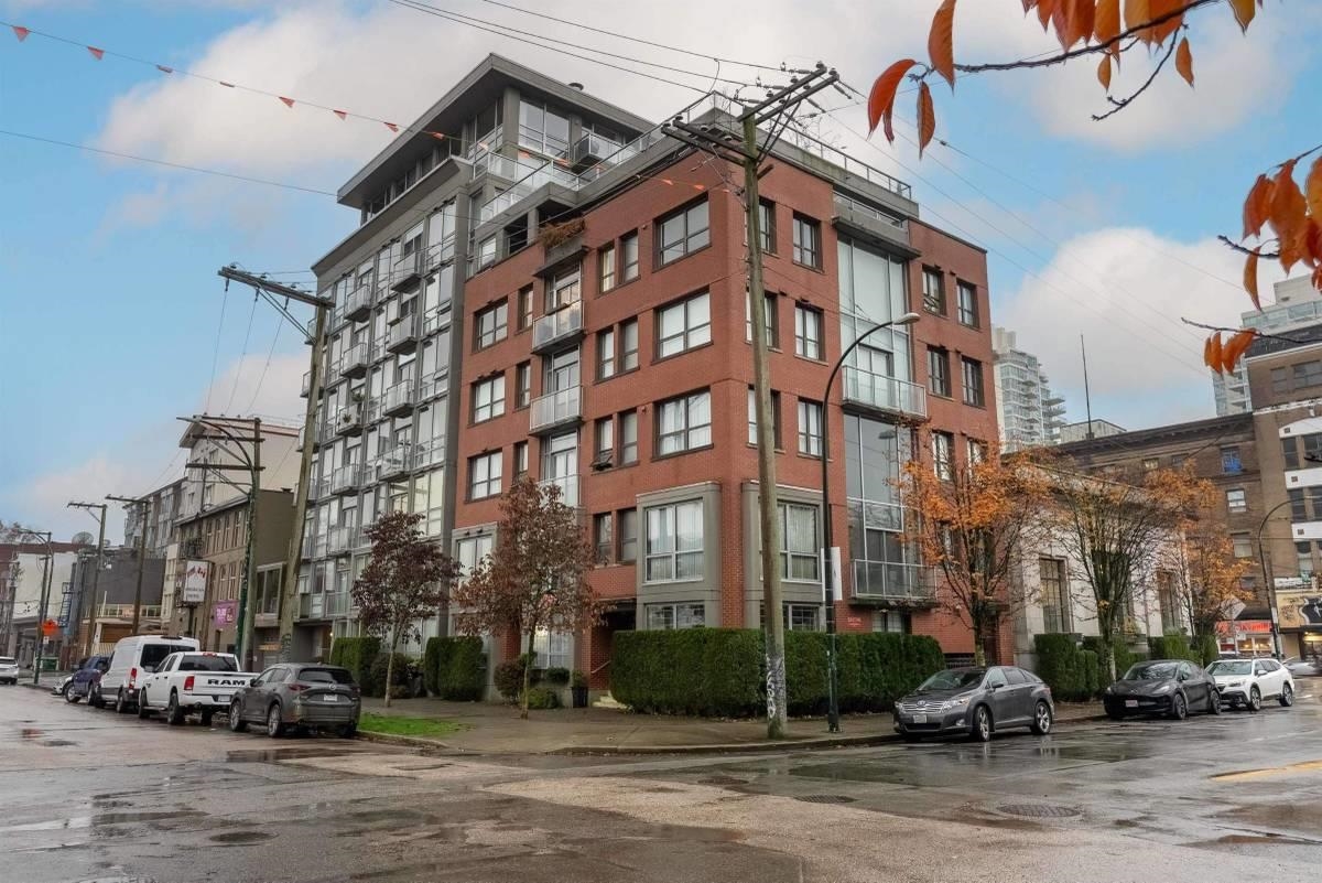 60X 919 STATION STREET, R3044032, BC,
