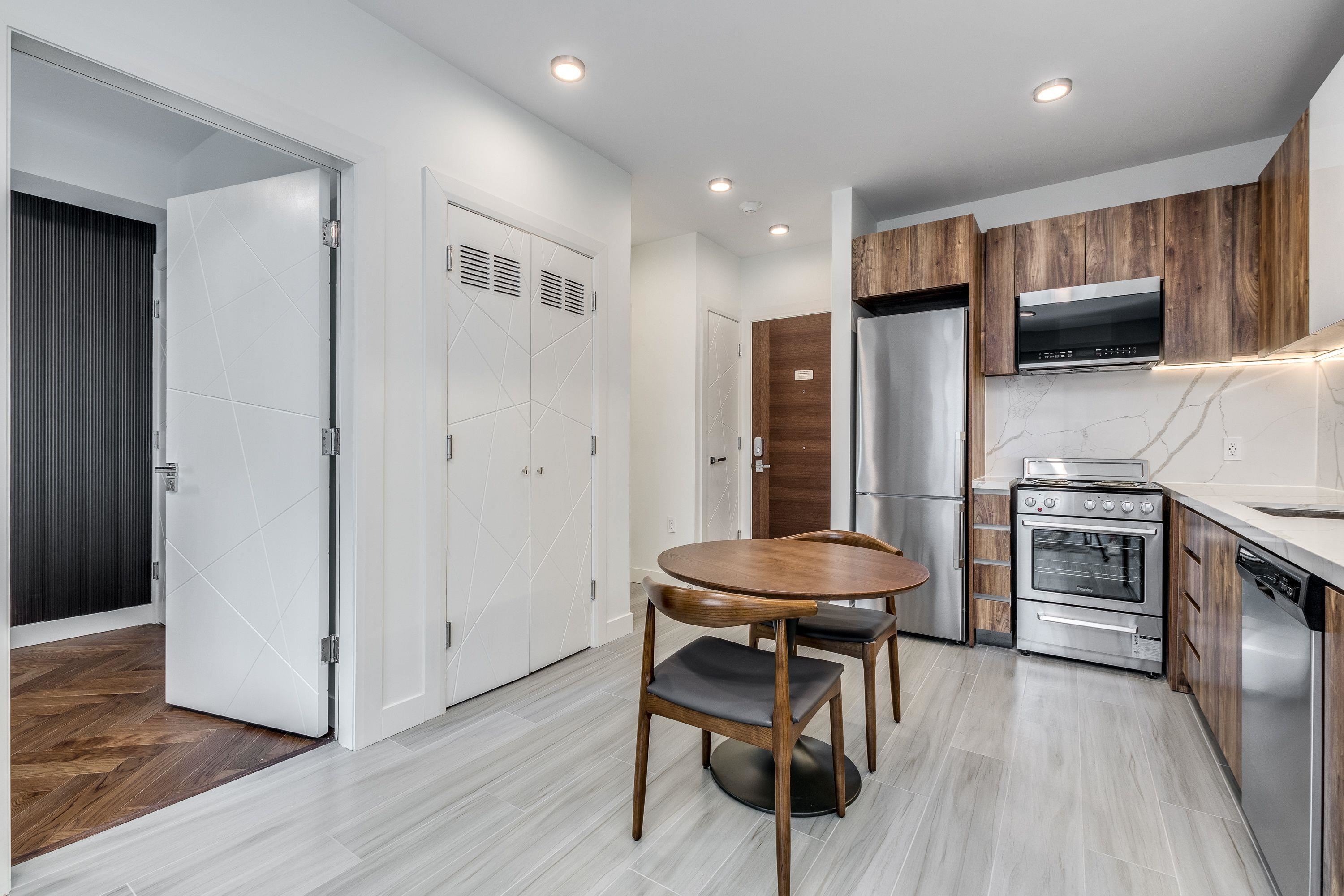 303 1168 PENDRELL STREET, R3044059, BC,