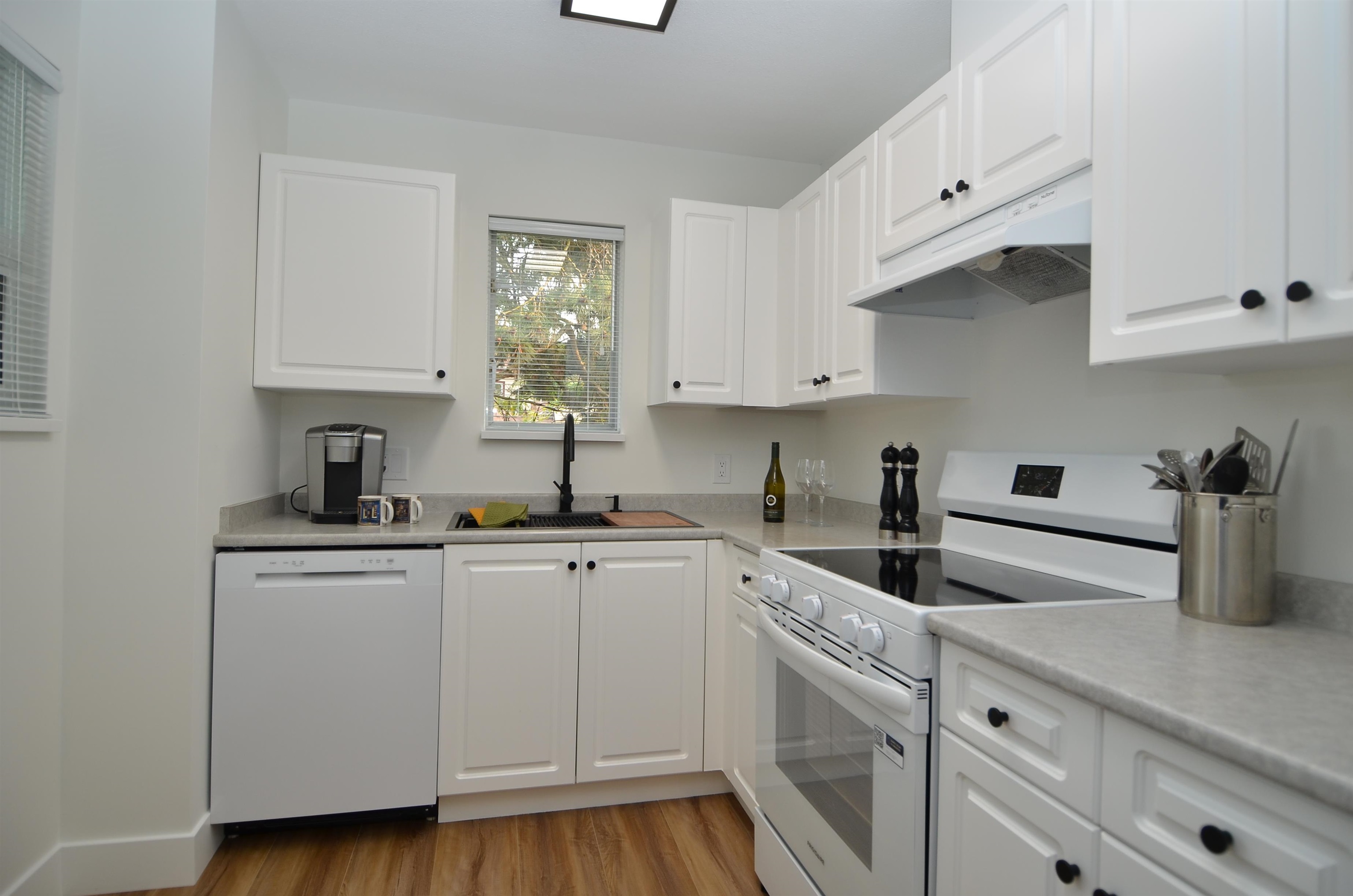 404 3638 RAE AVENUE, R3044067, BC,