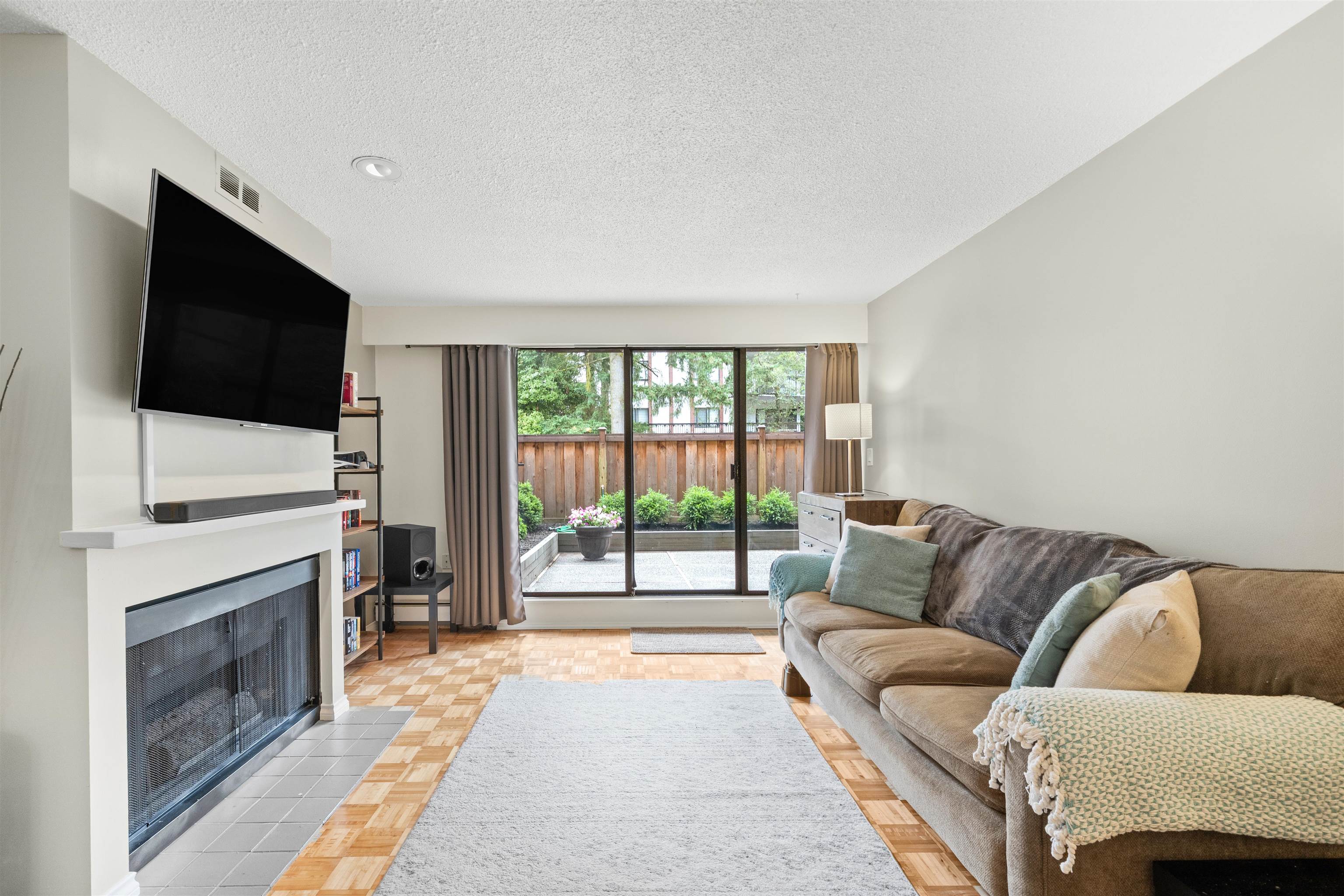 102 708 EIGHTH AVENUE, R3044269, BC,