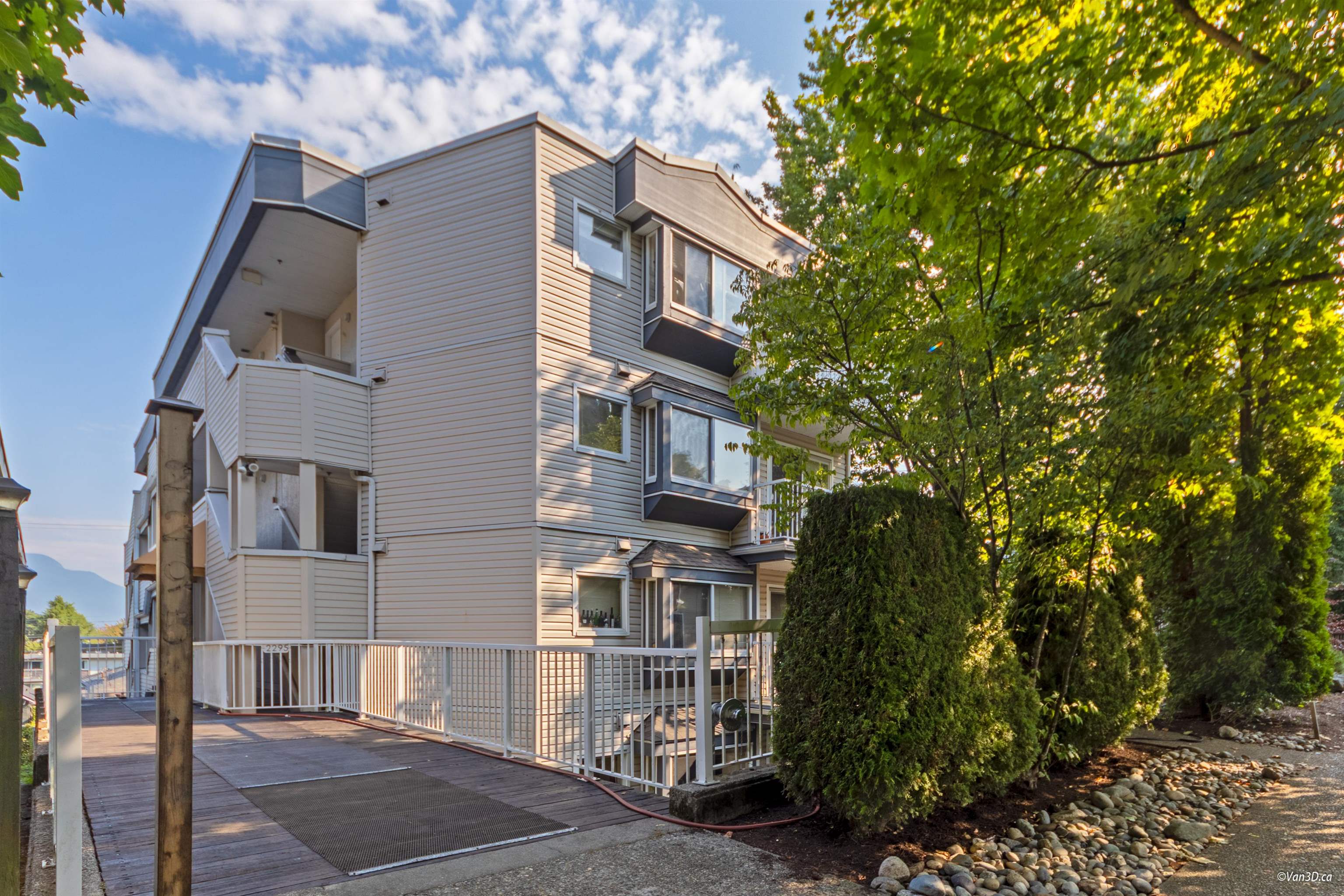 202 2295 PANDORA STREET, R3044477, BC,