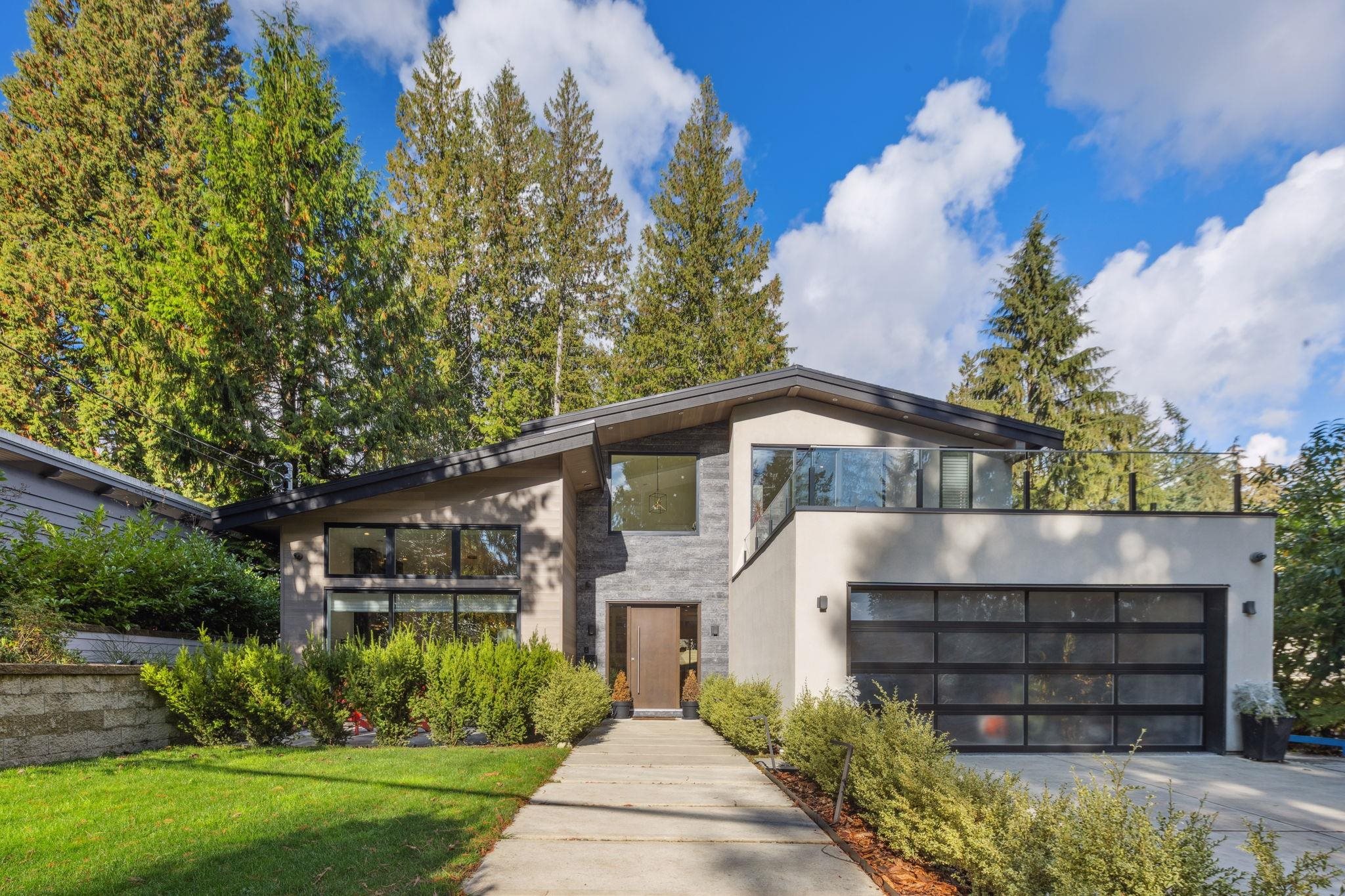 686 E OSBORNE ROAD, North Vancouver BC V7N 1M7, R3045013, BC,