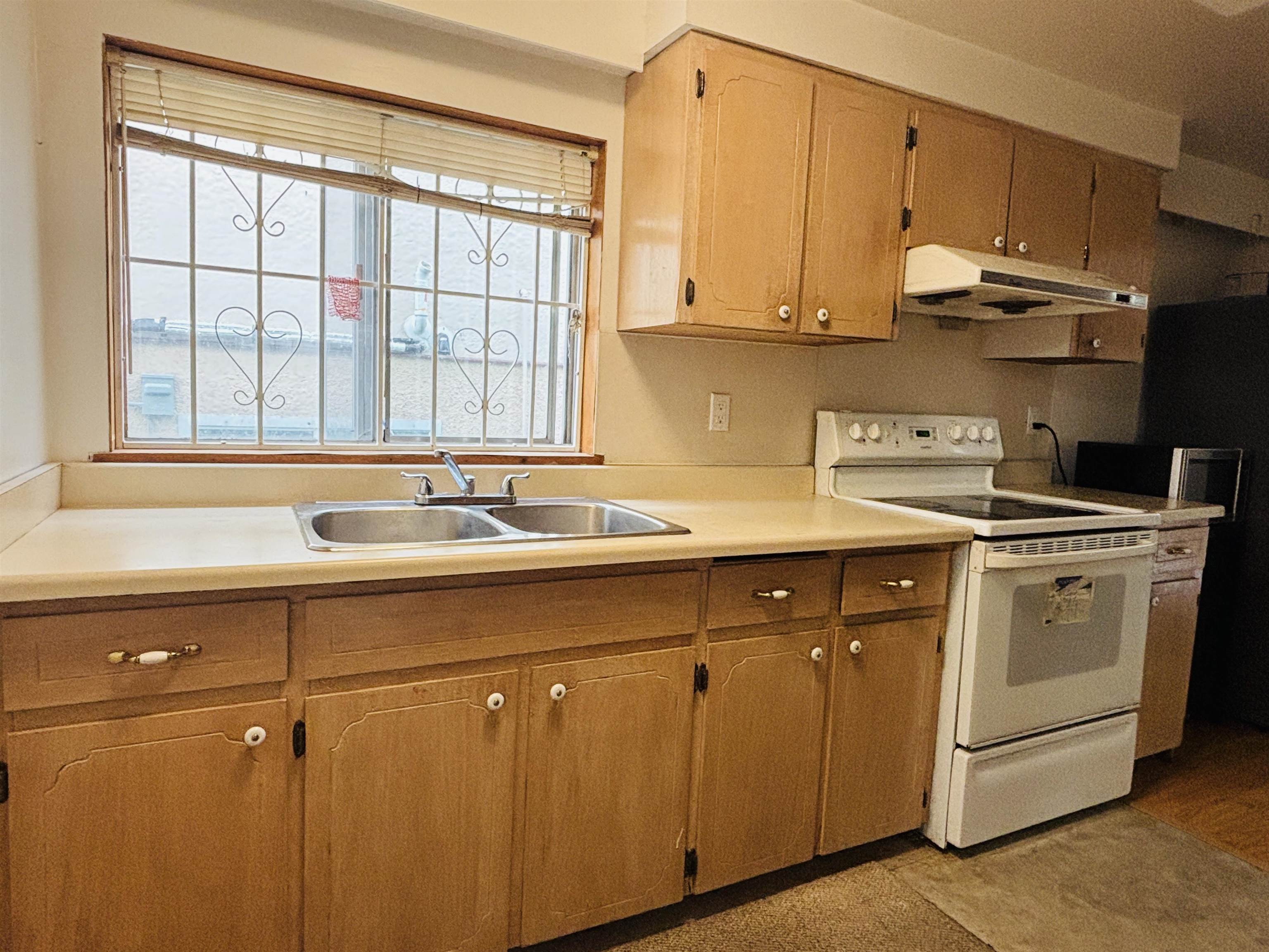 Garden-Level 3470 DUNDAS STREET, R3045035, BC,
