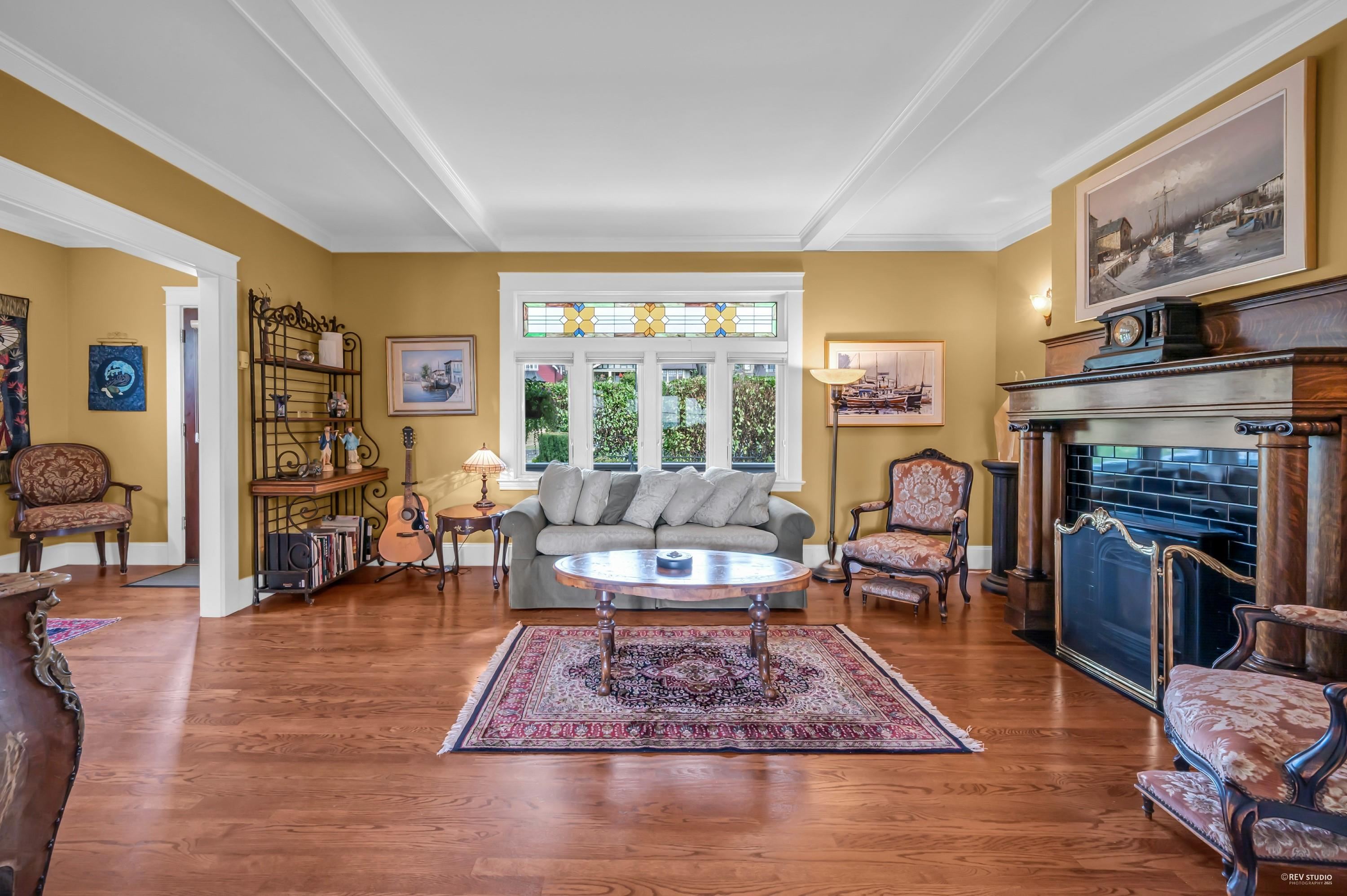 255 W 6TH STREET, North Vancouver BC V7M 1K7, R3045176, BC,