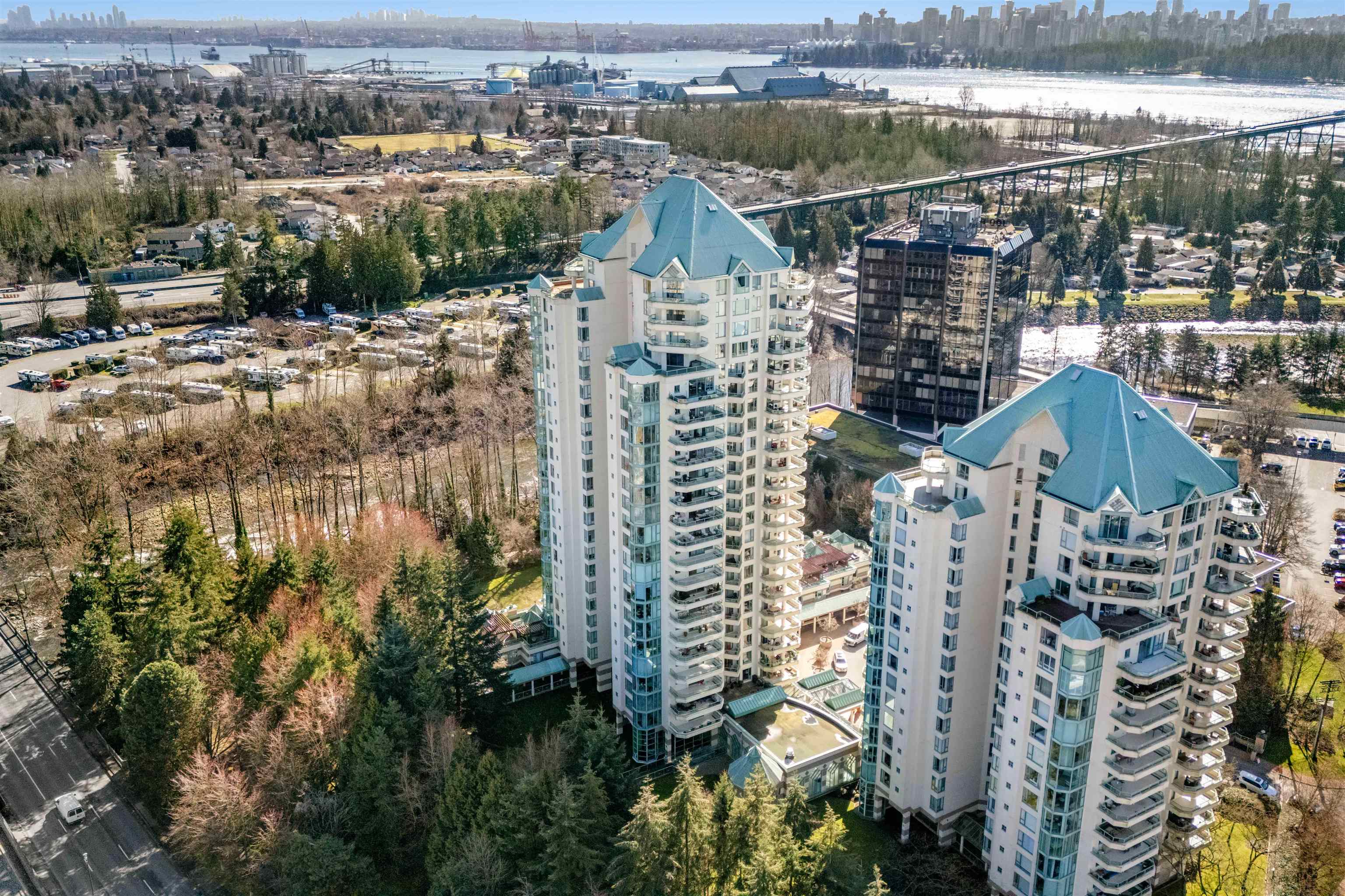 12A 338 TAYLOR WAY, R3045313, BC,