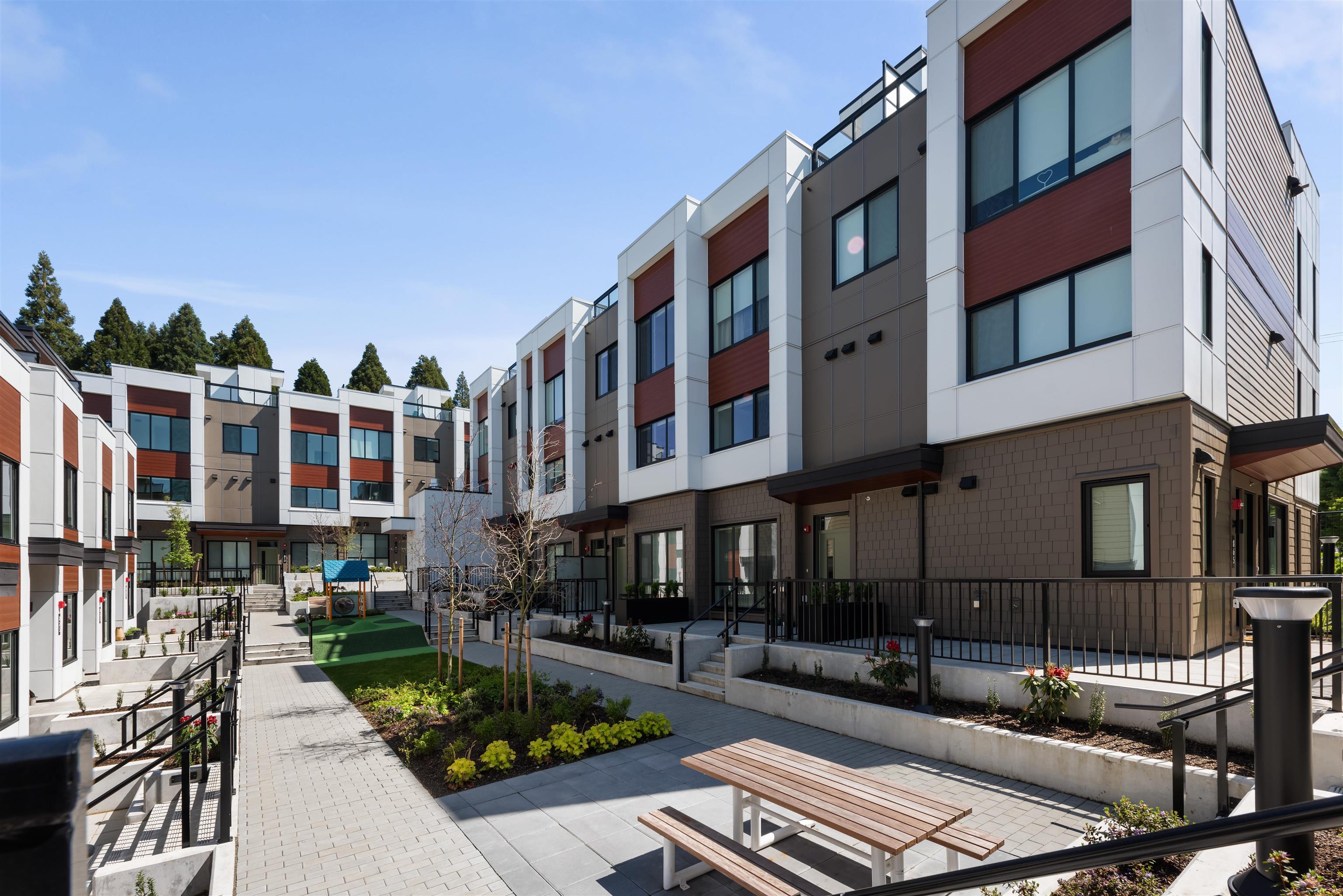 885 W 33RD AVENUE, Vancouver BC V5Z 2K5, R3045481, BC,