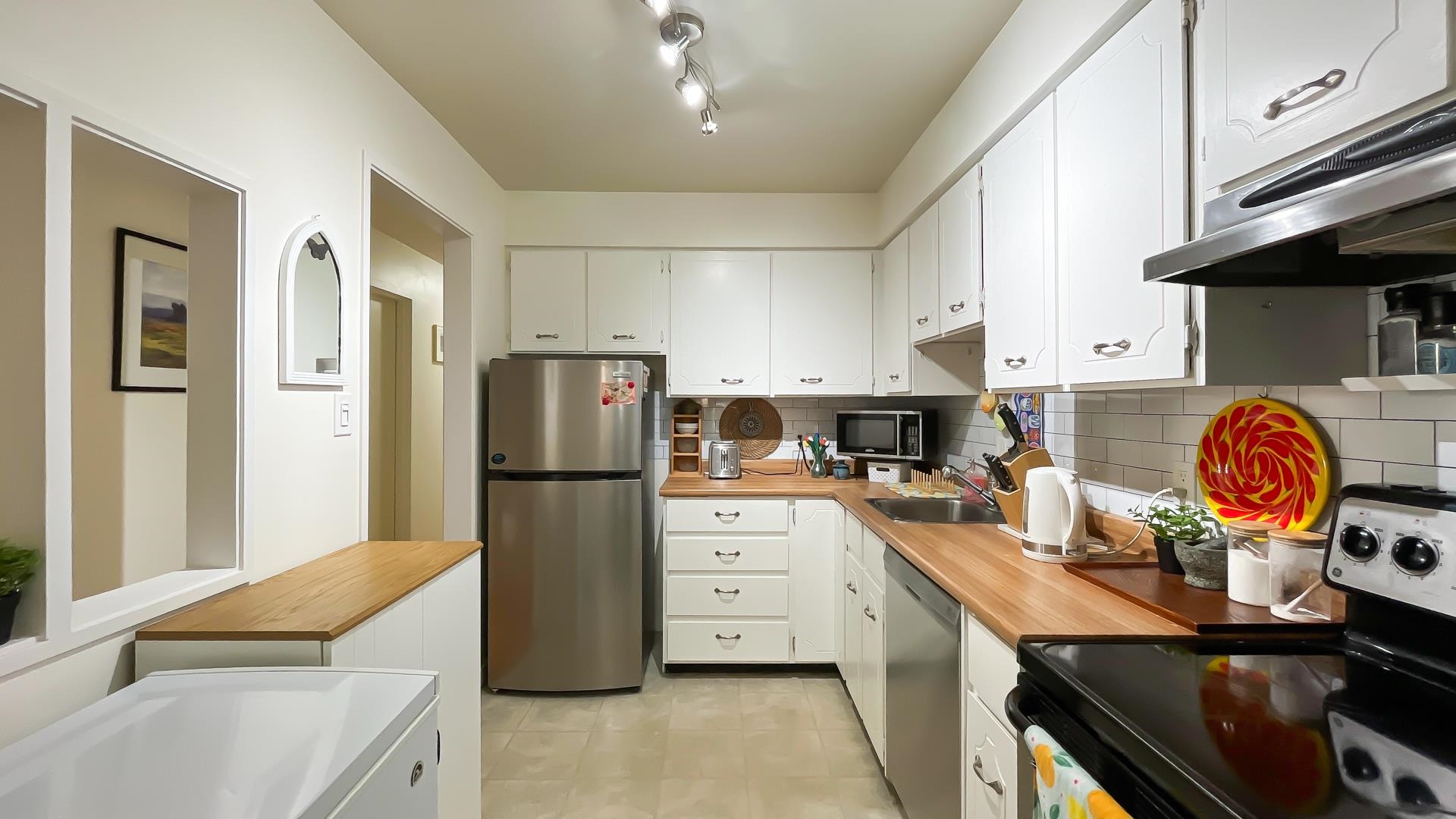 207 327 NINTH STREET, R3045504, BC,