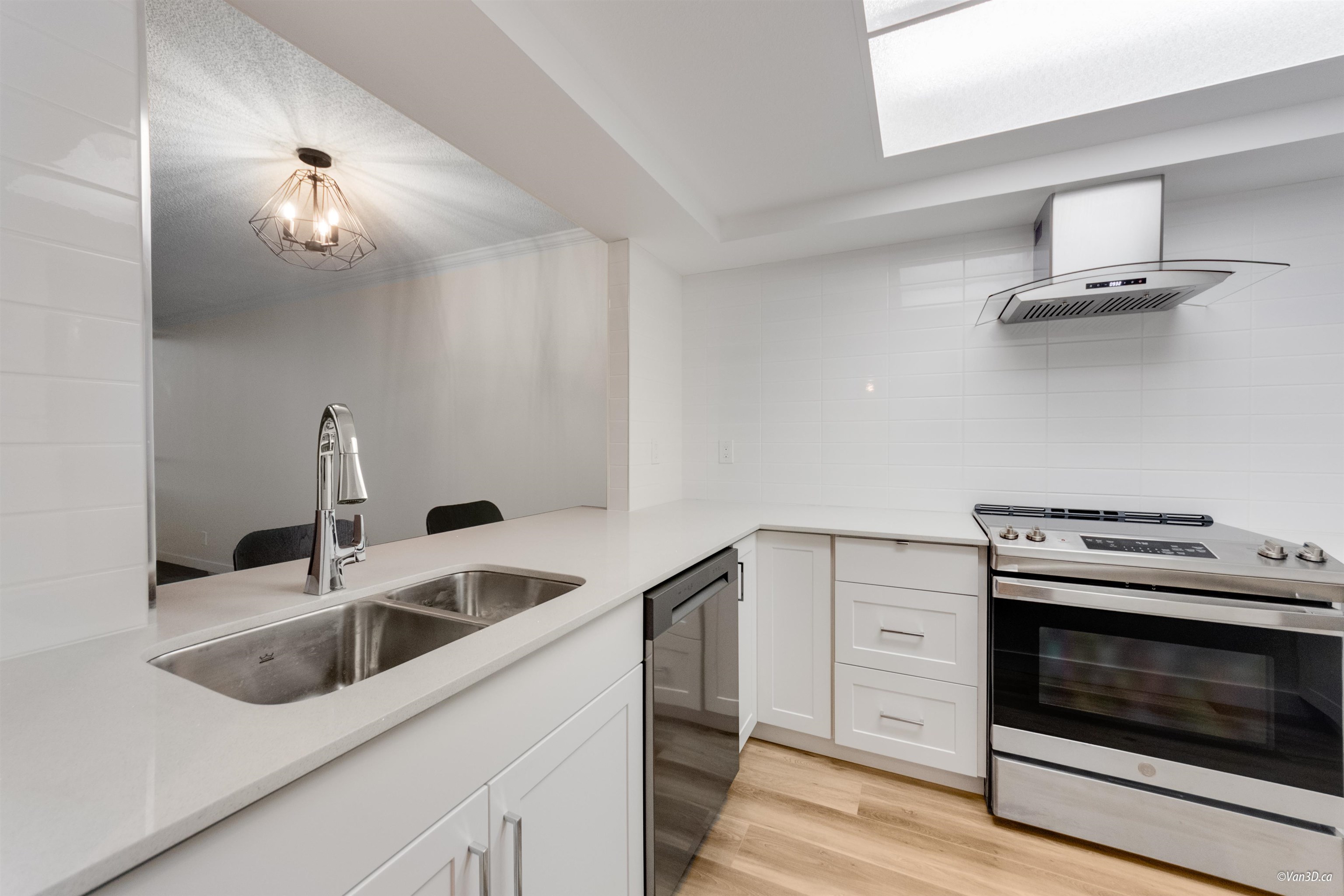 601 460 WESTVIEW STREET, R3045801, BC,