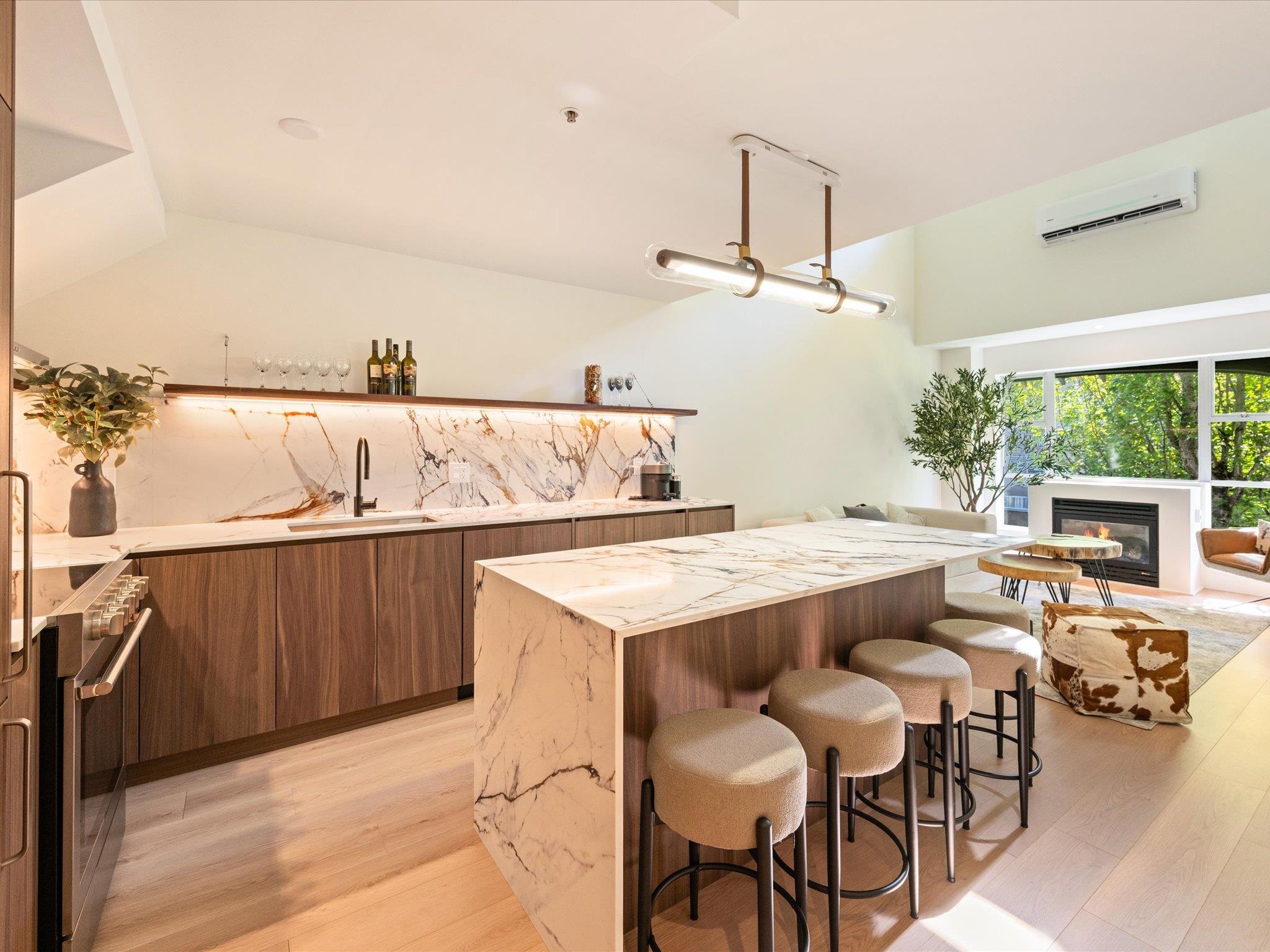 310 4573 CHATEAU BOULEVARD, R3045825, BC,
