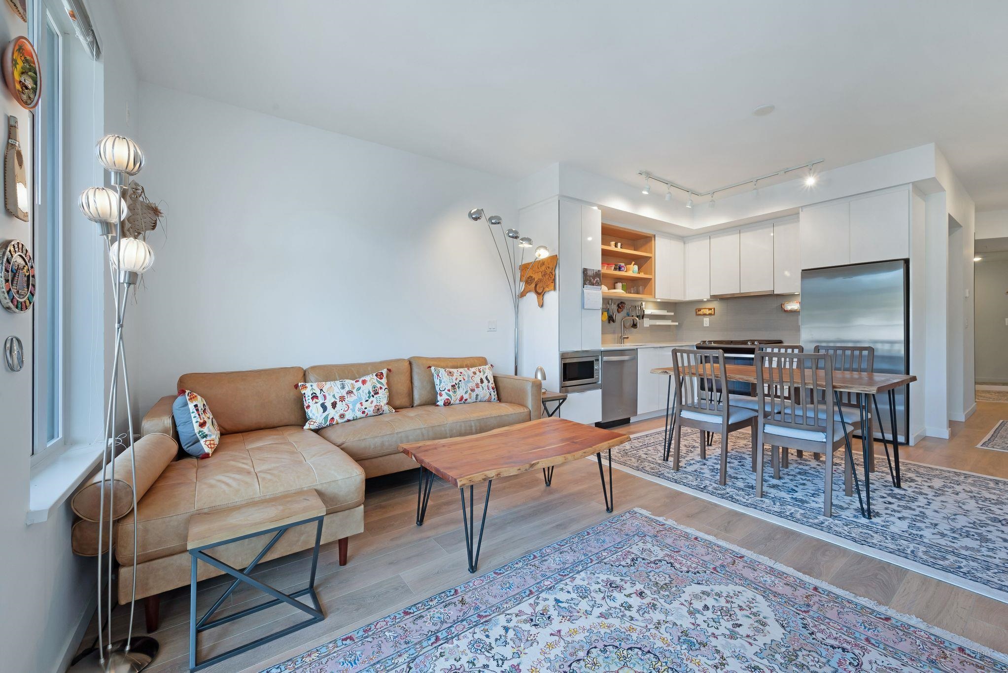 520 725 MARINE DRIVE, R3045858, BC,