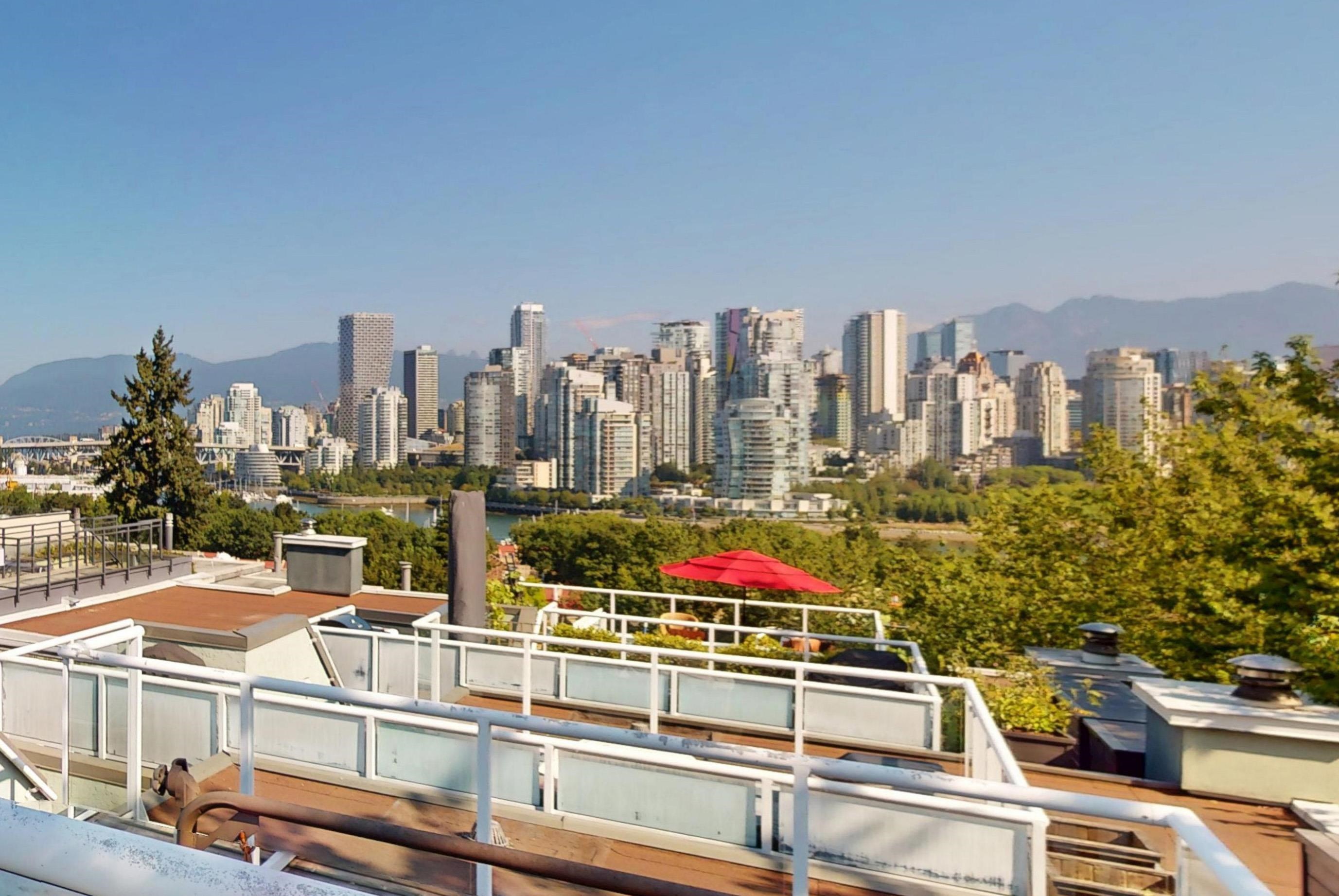 2395 OAK STREET, Vancouver BC V6H 2J8, R3046739, BC,