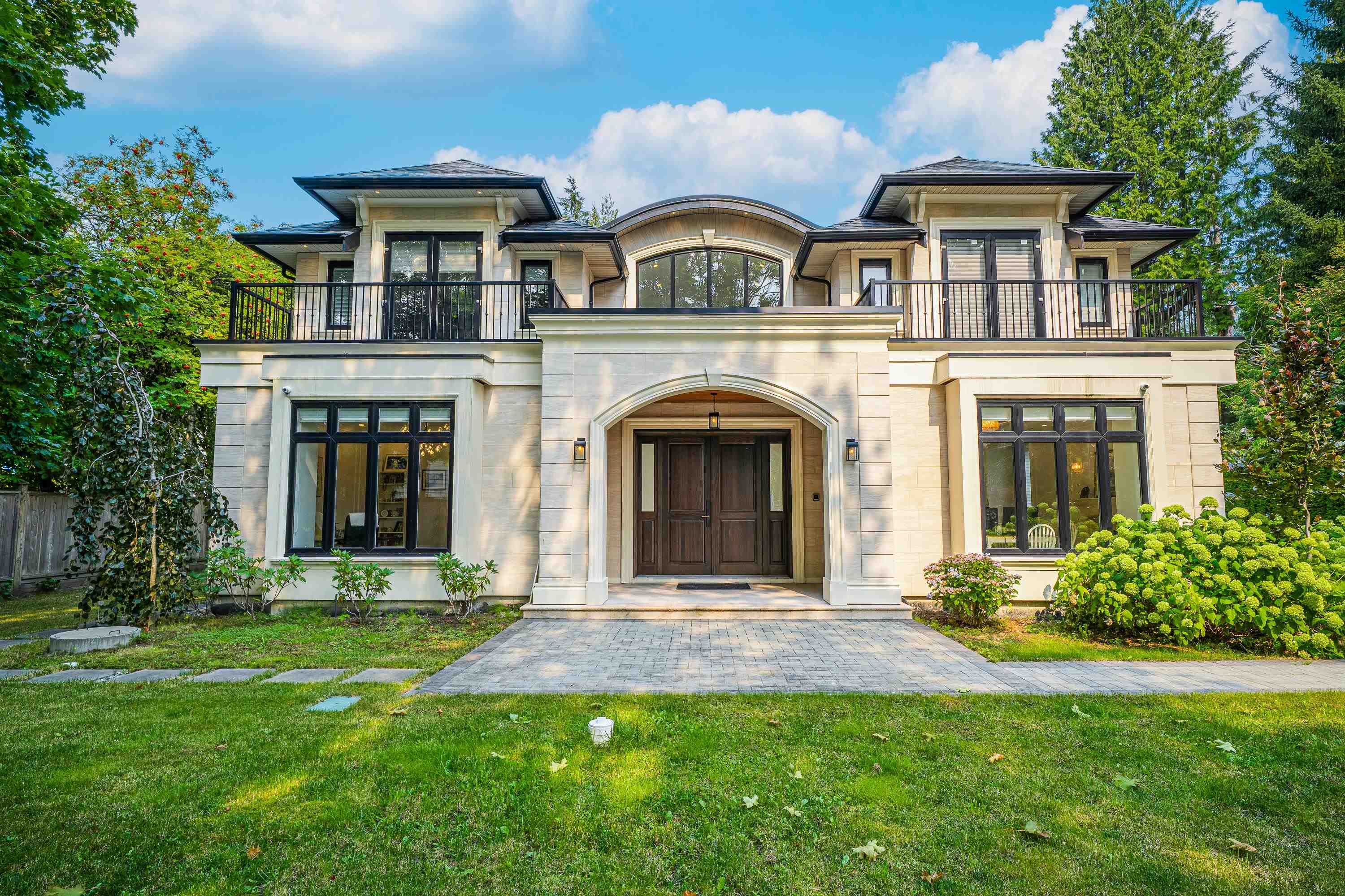 MLS® listing #R3047239 for sale located at 1048 HANDSWORTH ROAD, North Vancouver BC V7R 2A6