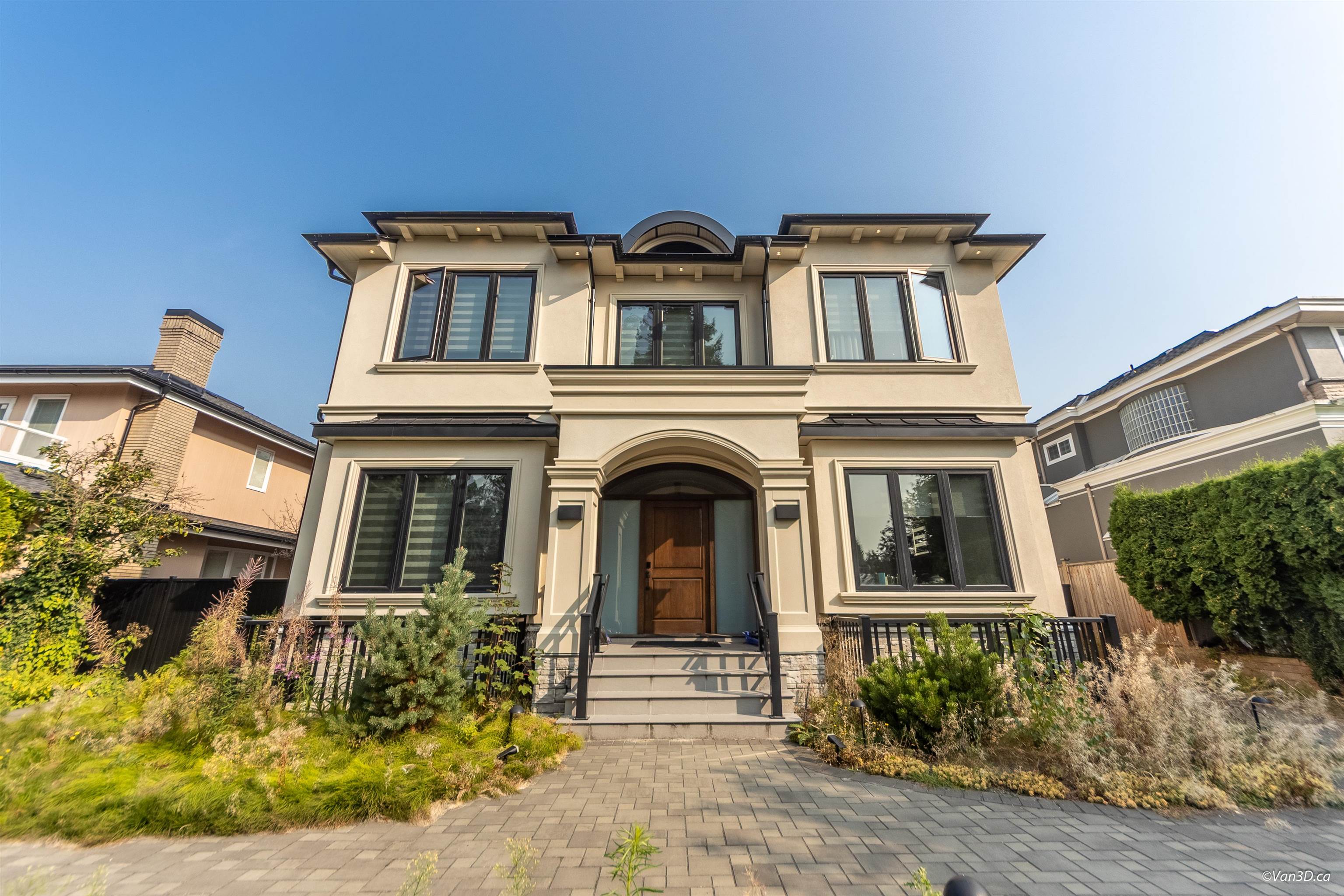 MLS® listing #R3047272 for sale located at 1041 W 53RD AVENUE, Vancouver BC V6P 1K6