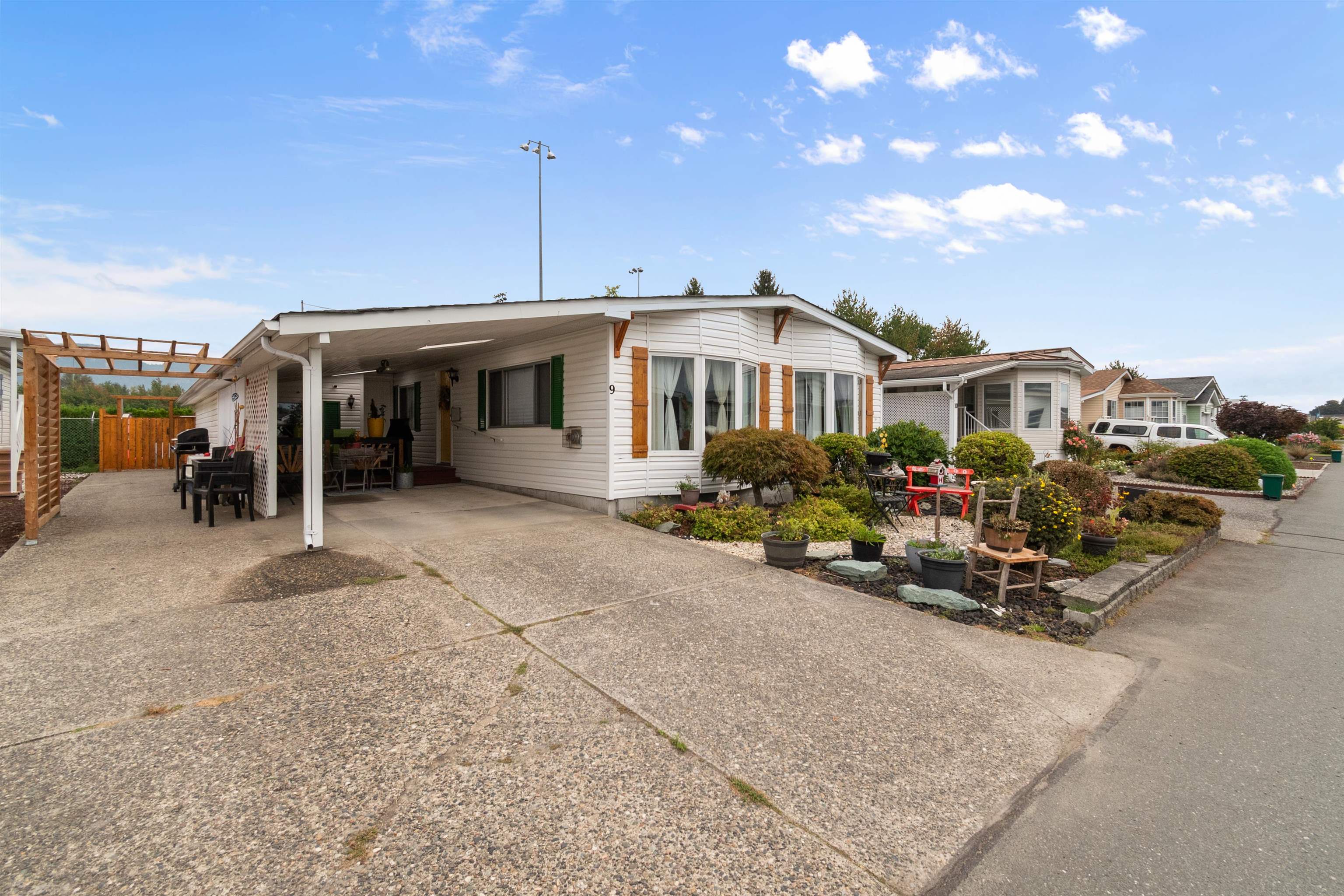 9 9055 ASHWELL ROAD, R3048250, BC,