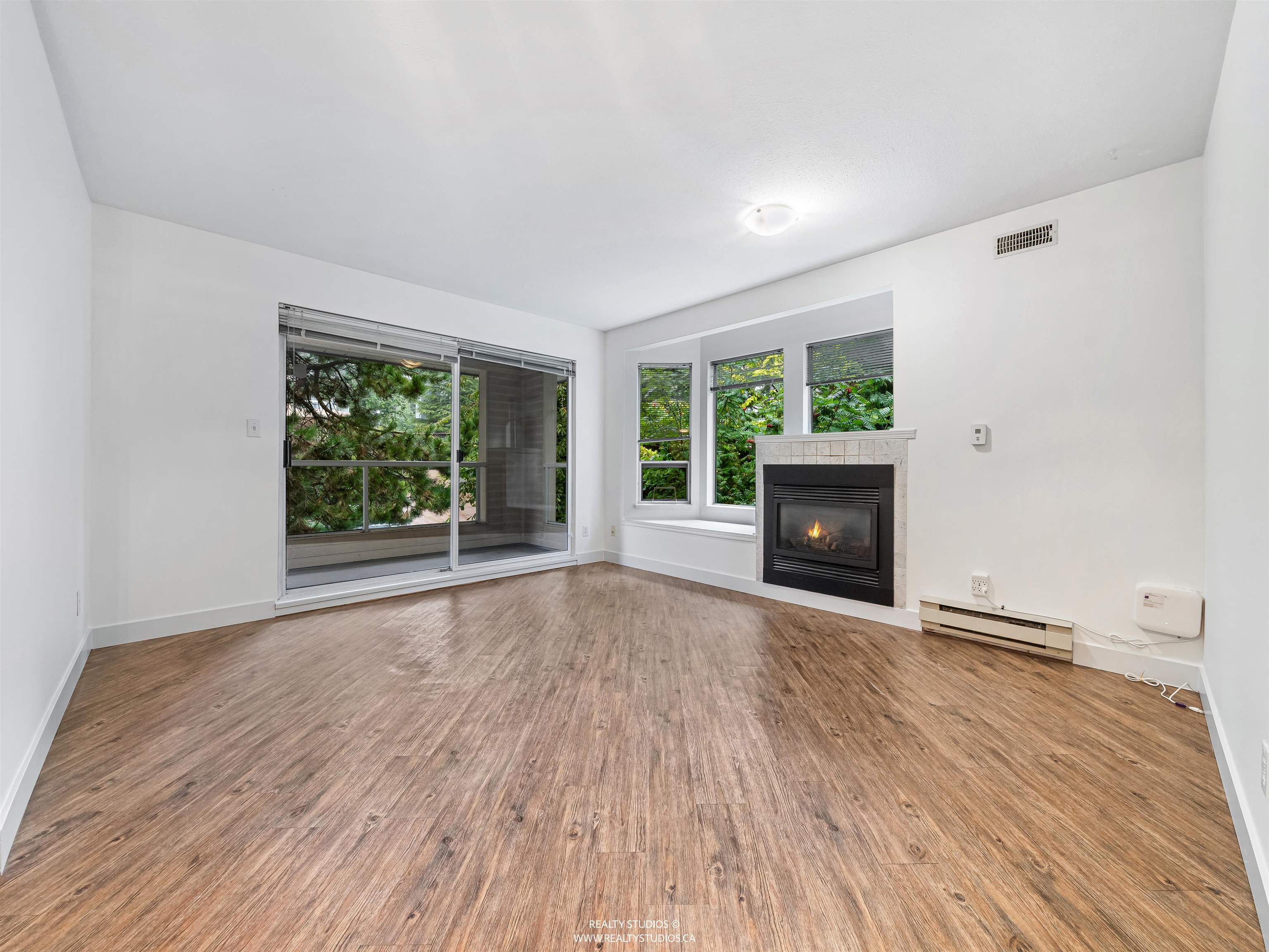 303 123 6TH STREET, R3048555, BC,