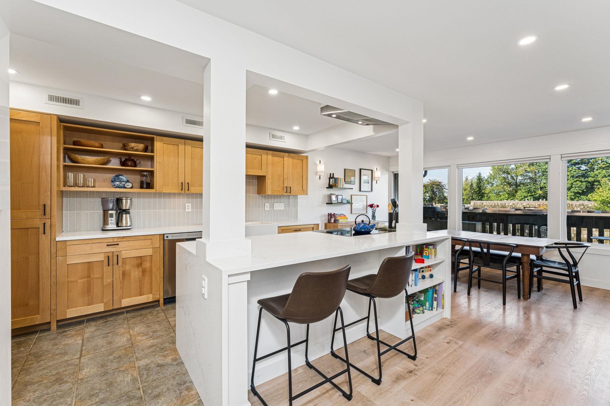 1053 OLD LILLOOET ROAD, North Vancouver BC V7J 3H6, R3048595, BC,