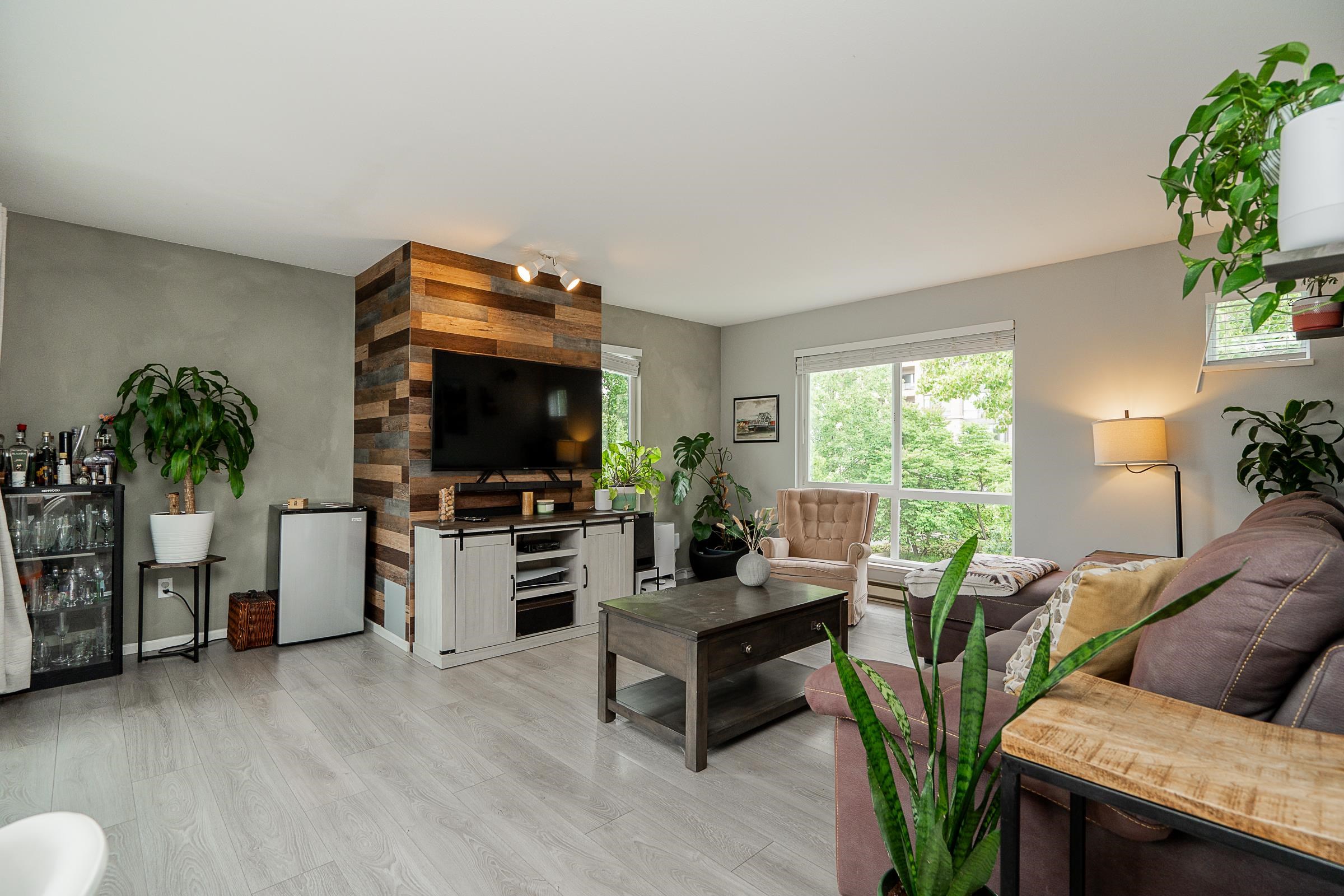 301 7465 SANDBORNE AVENUE, R3048706, BC,