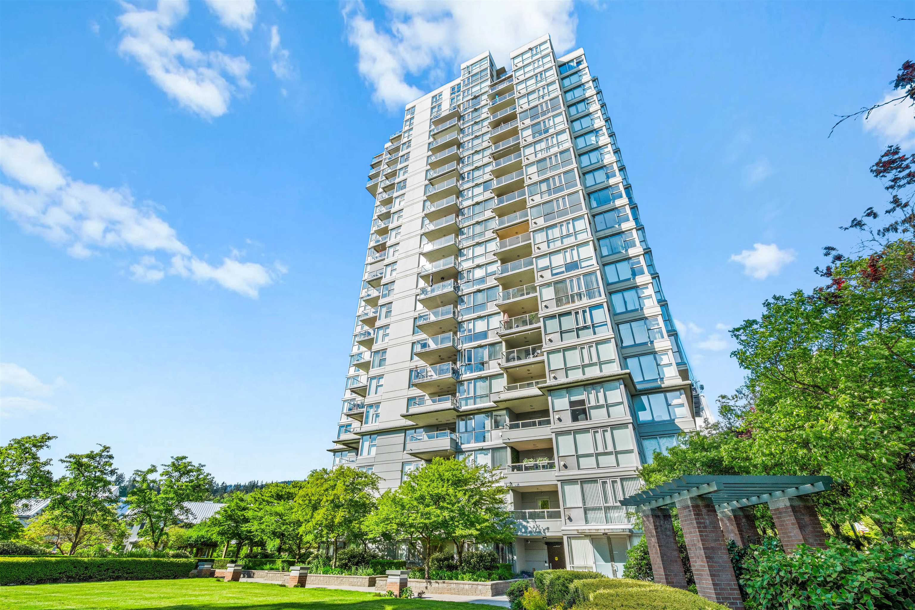 202 235 GUILDFORD WAY, R3049386, BC,