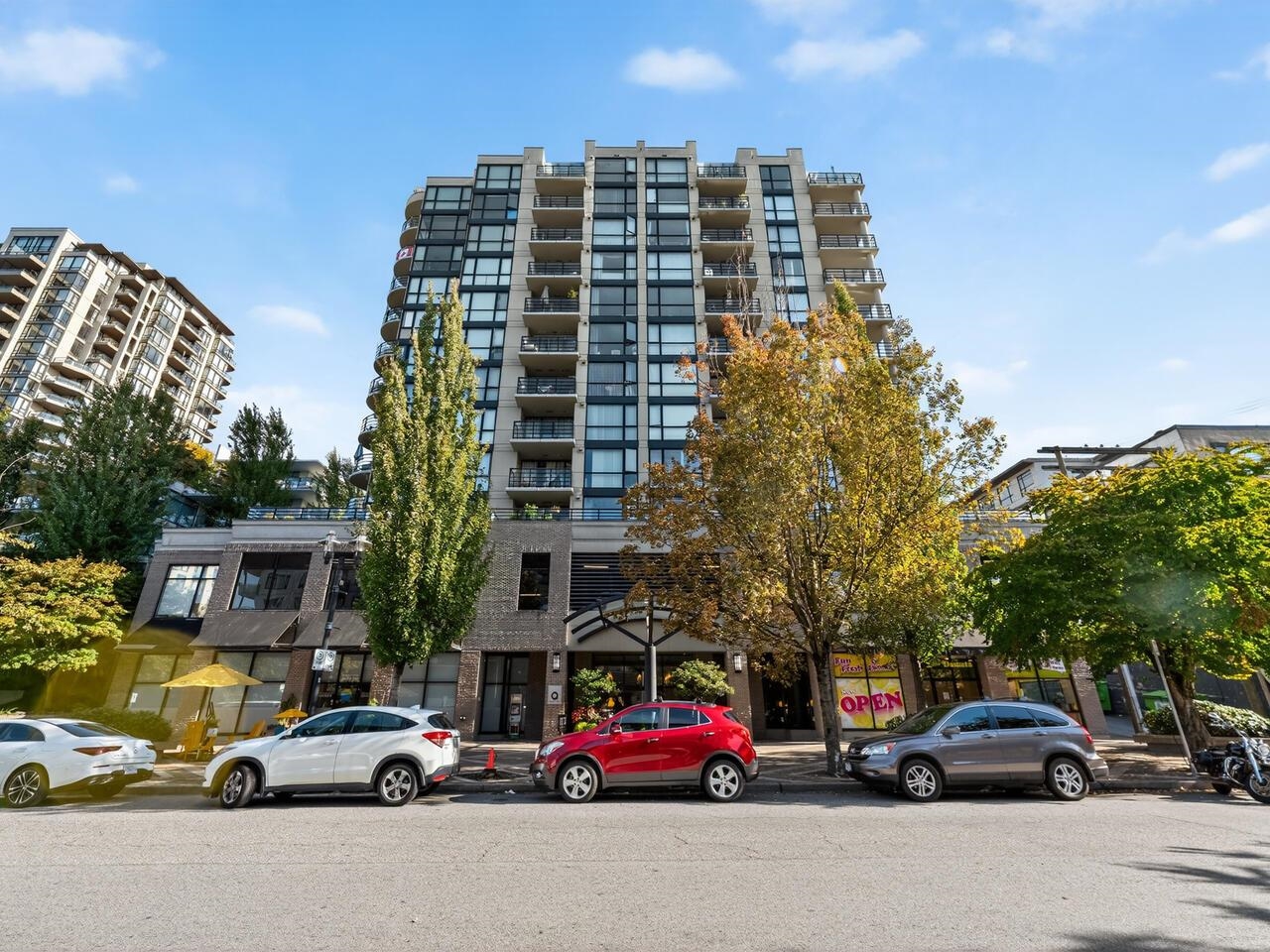907 124 1ST STREET, R3049421, BC,
