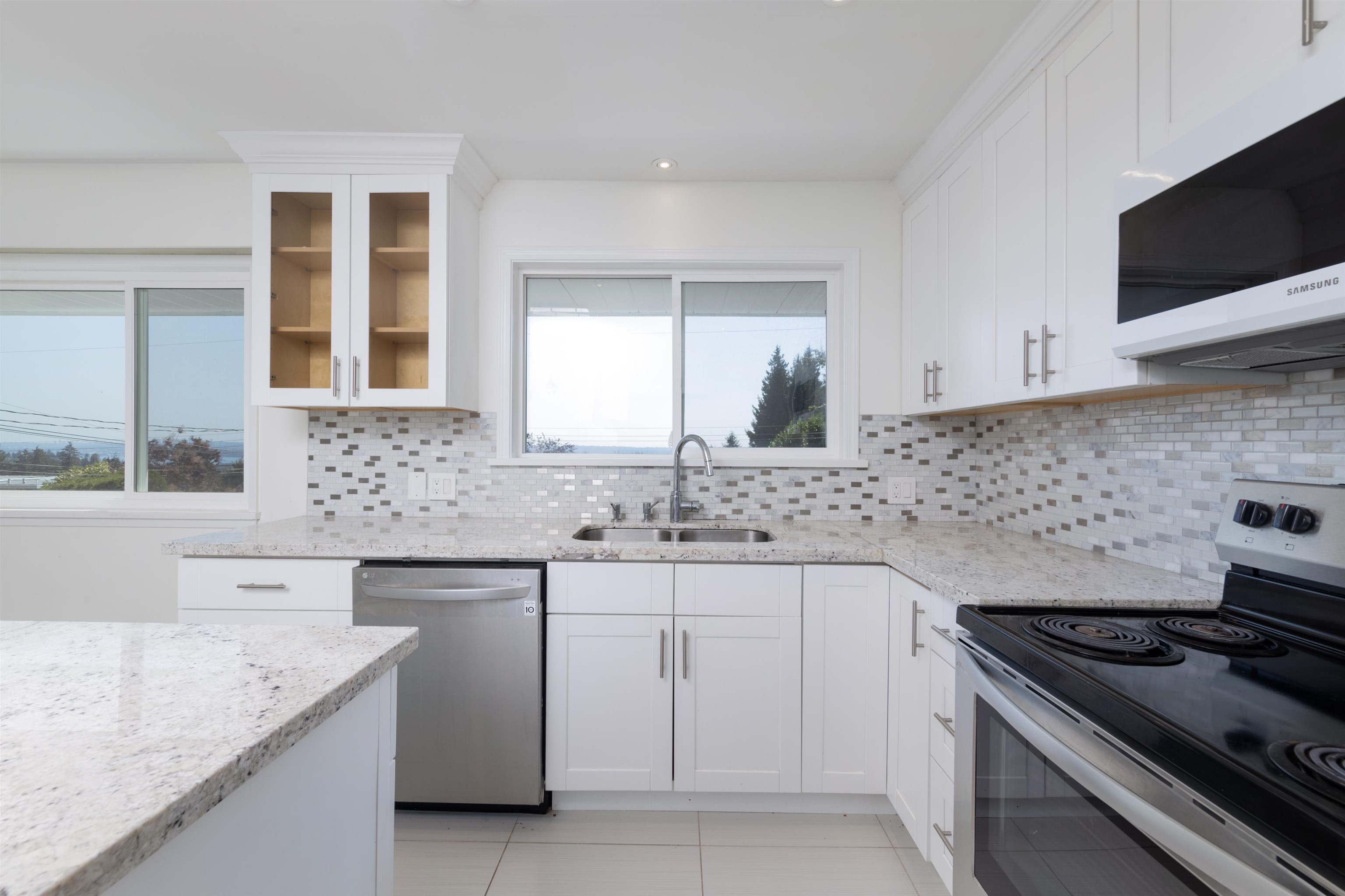 1895 ROSEBERY AVENUE, West Vancouver BC V7V 2Z5, R3049677, BC,