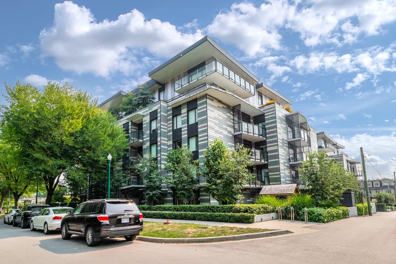 304 488 58TH AVENUE, R3050204, BC,
