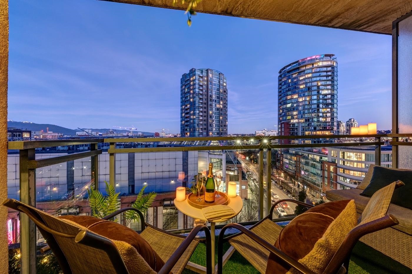 809 555 ABBOTT STREET, R3050397, BC,