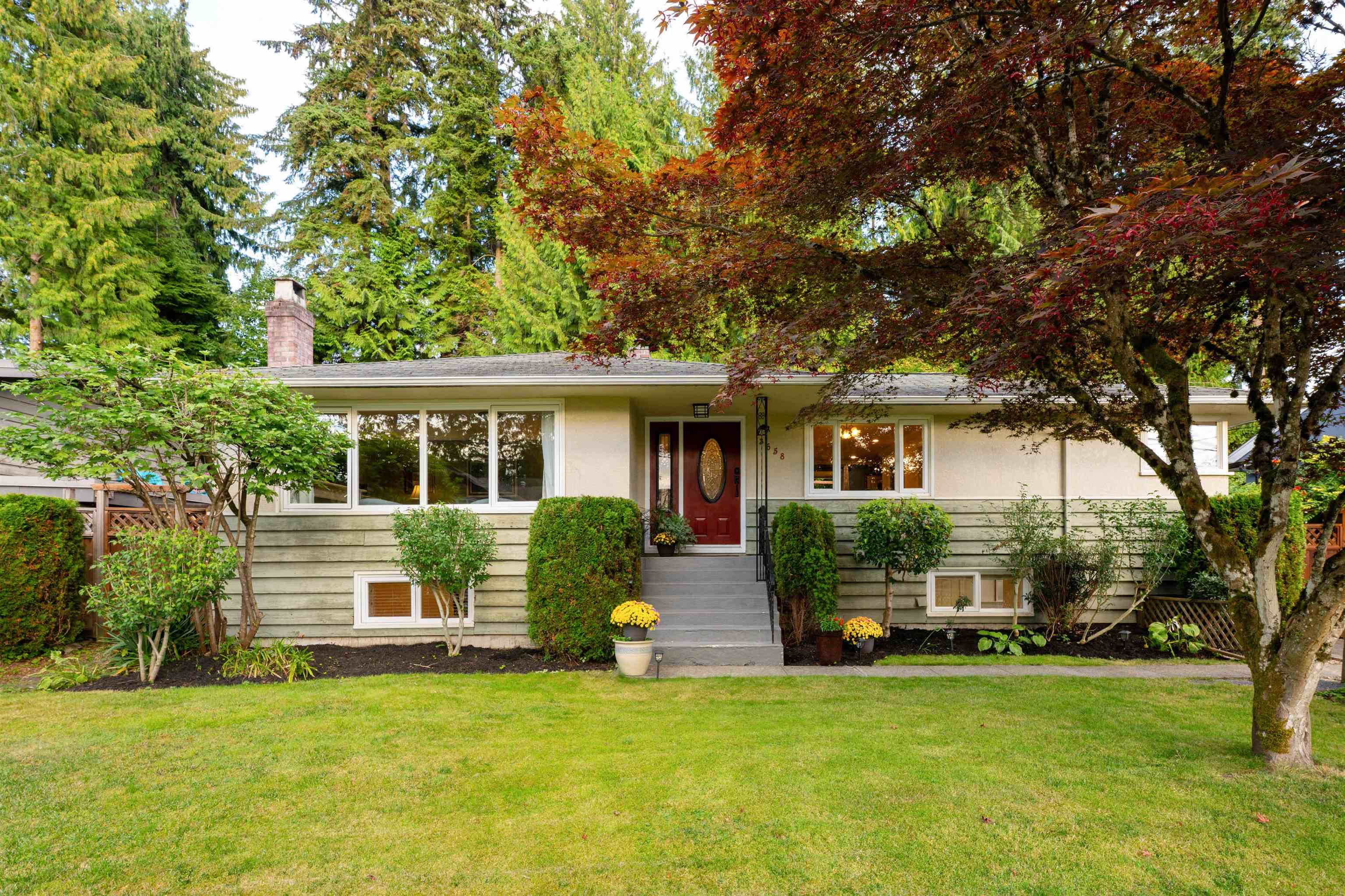 3658 LORAINE AVENUE, North Vancouver BC V7R 4B8, R3050401, BC,