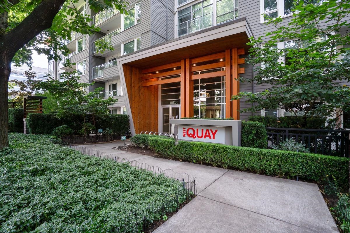 305 255 1ST STREET, R3050409, BC,